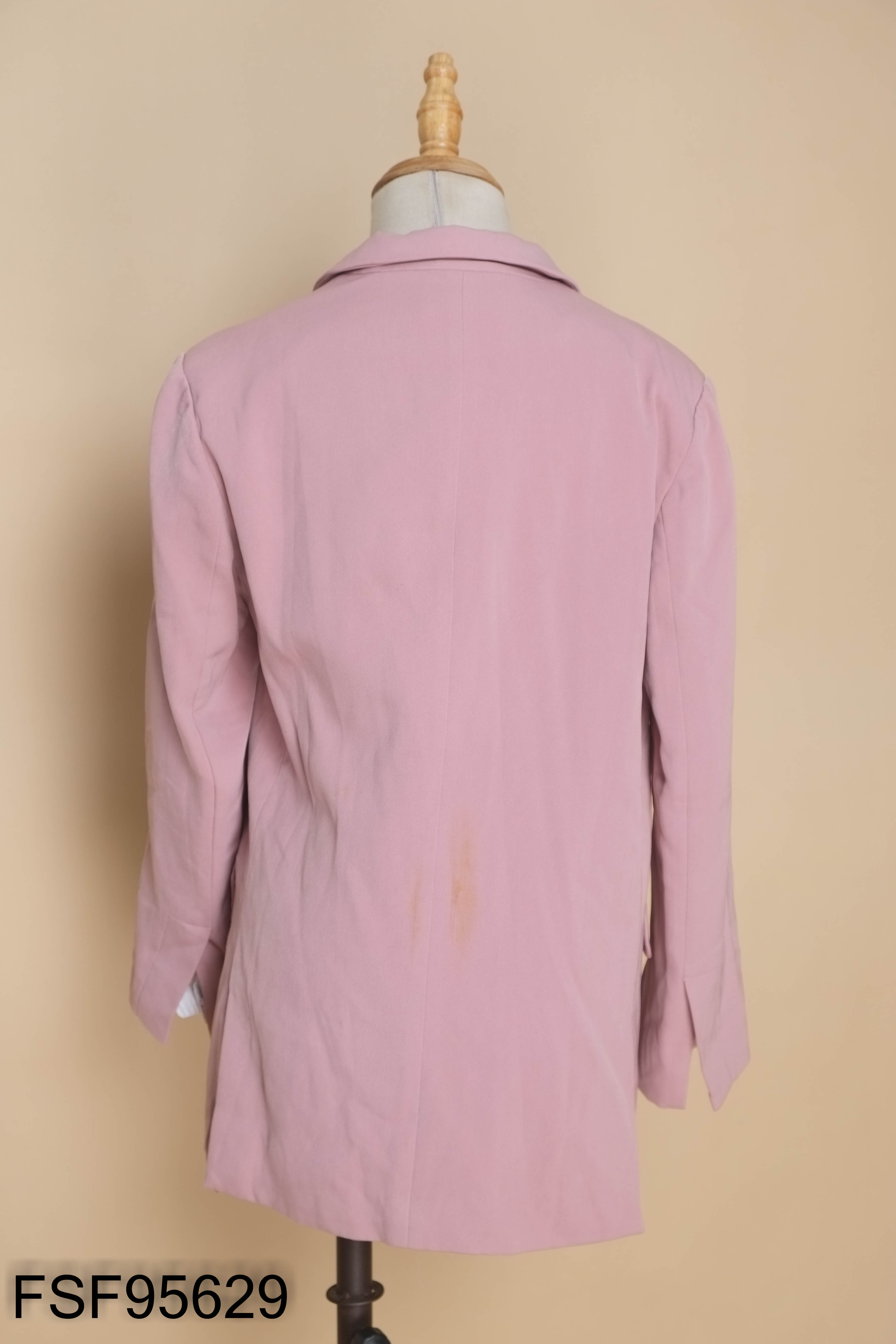 Áo blazer hồng phấn