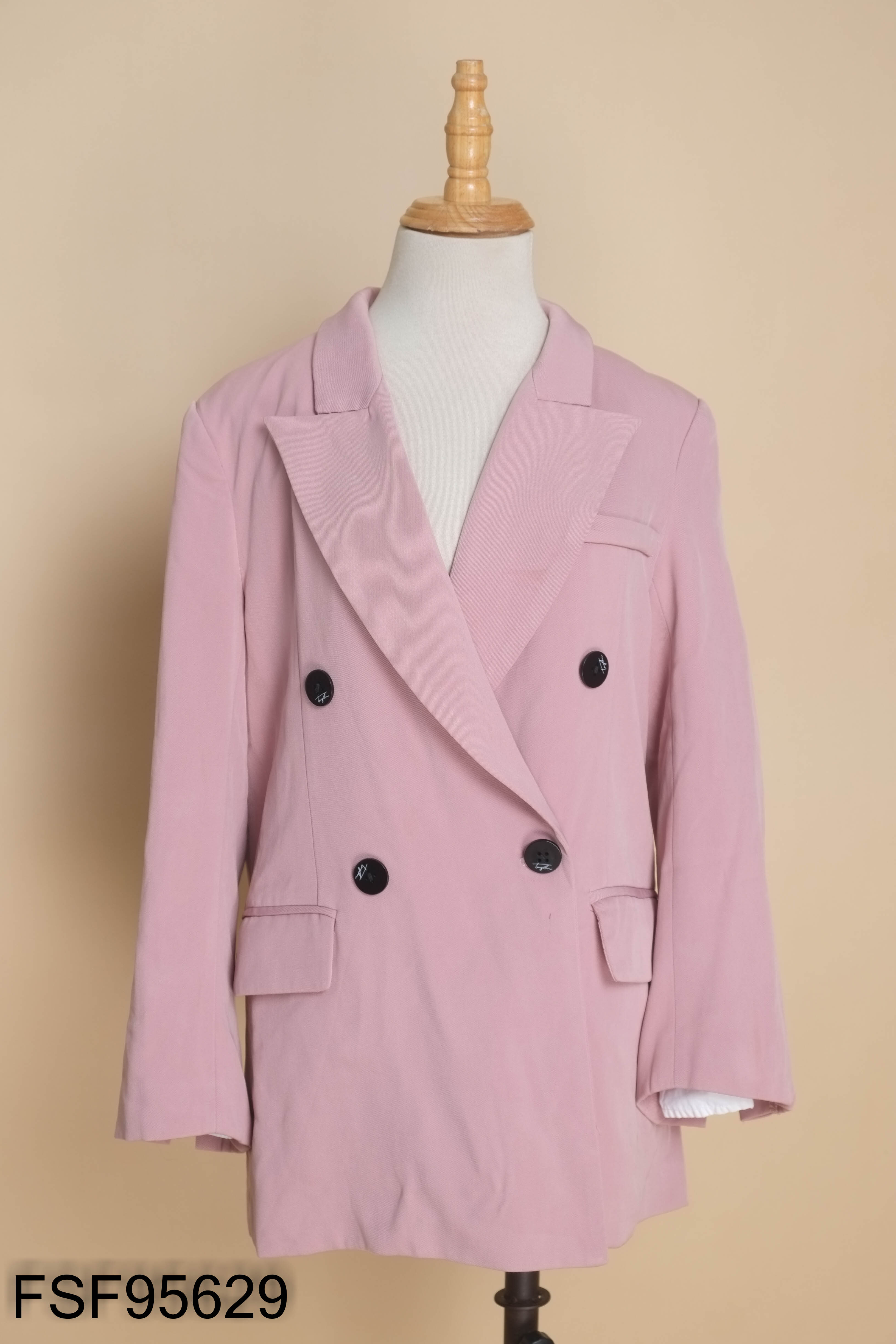 Áo blazer hồng phấn