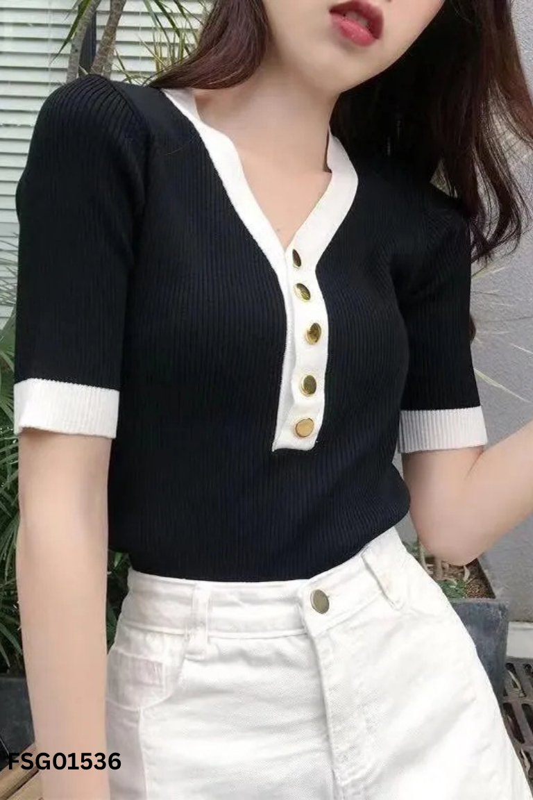 Áo đen MIXXO len tăm phối khuy