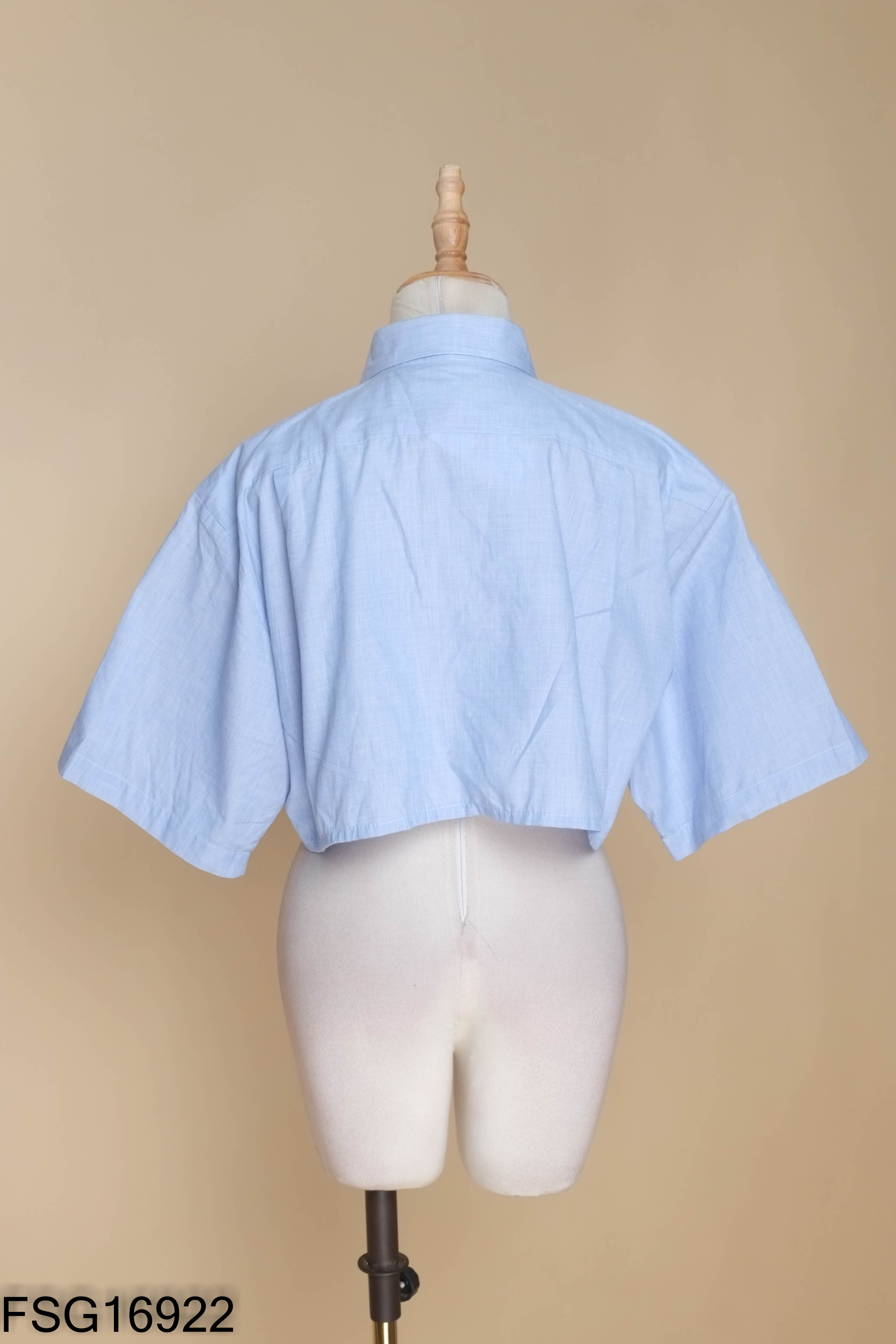 Áo sơ mi xanh croptop