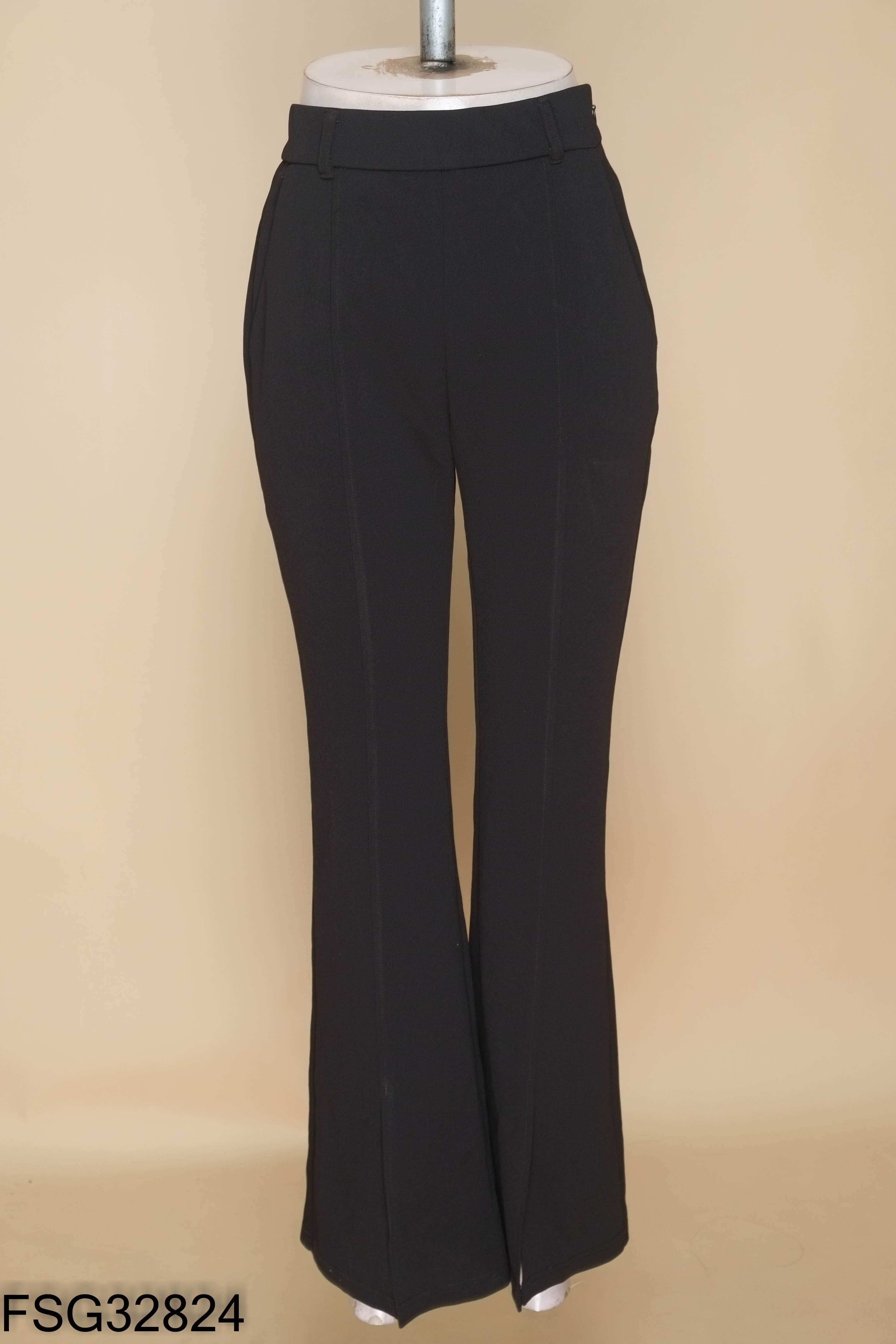 Quần GU đen ống loe