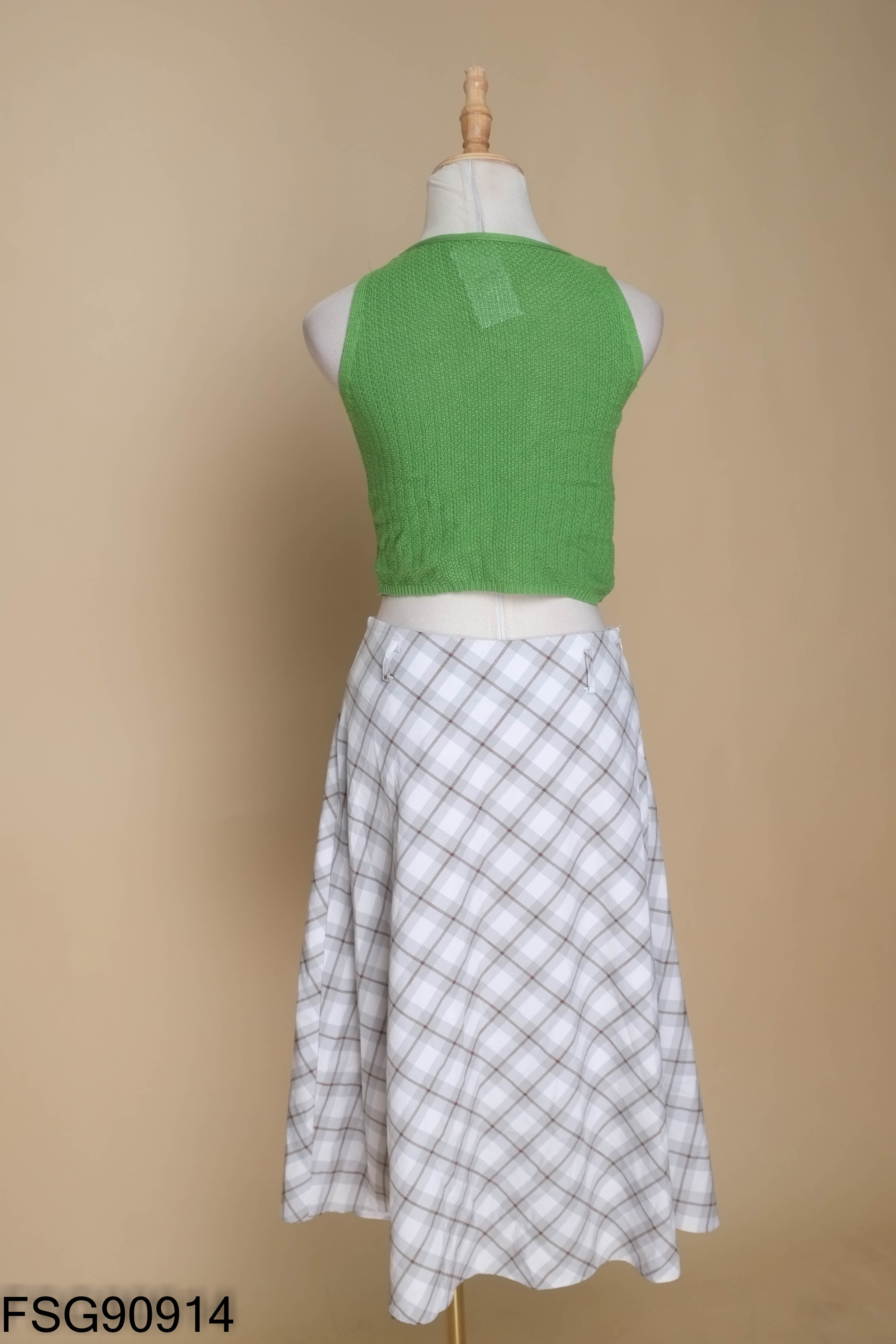 Set len xanh lá + chân váy kẻ caro