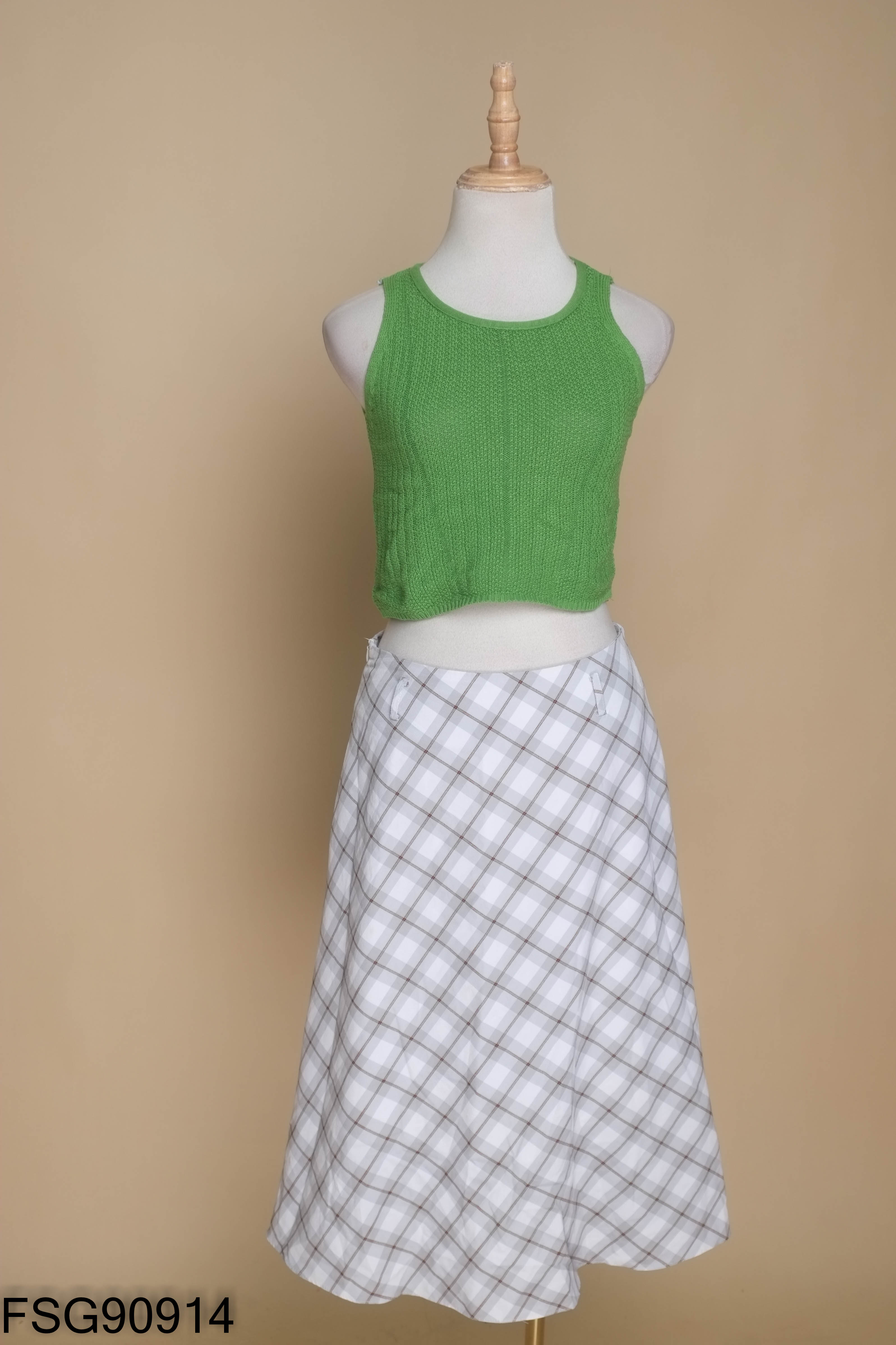 Set len xanh lá + chân váy kẻ caro