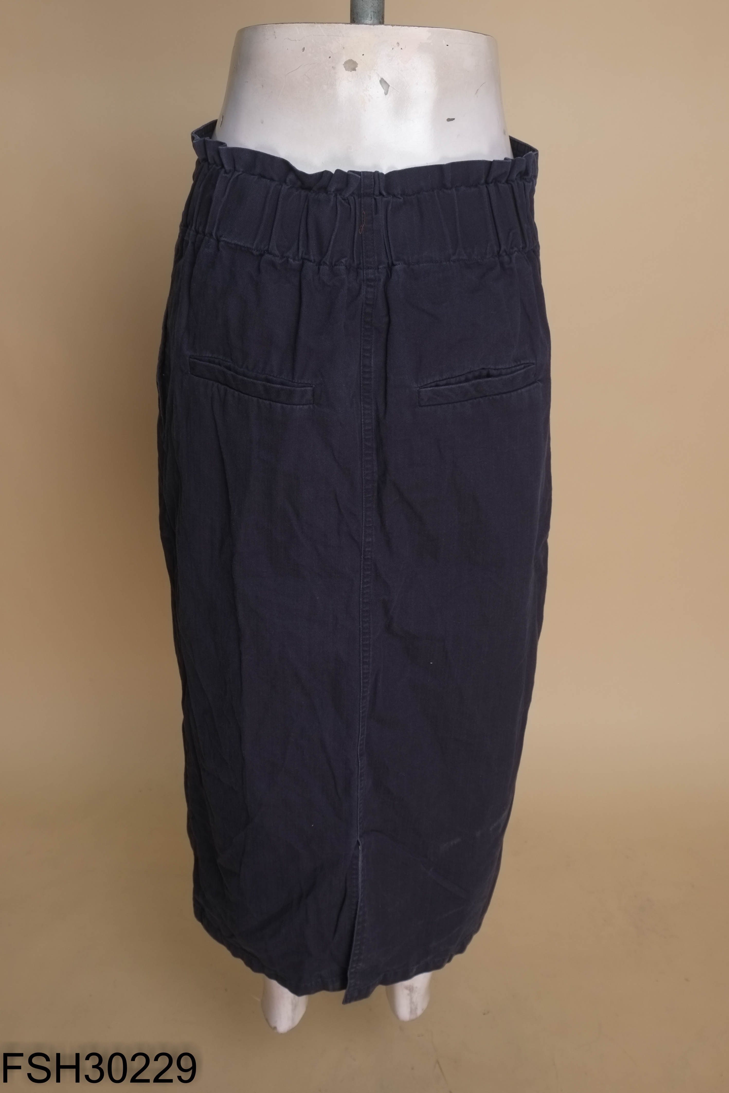 Chân váy jeans xanh than phối cúc