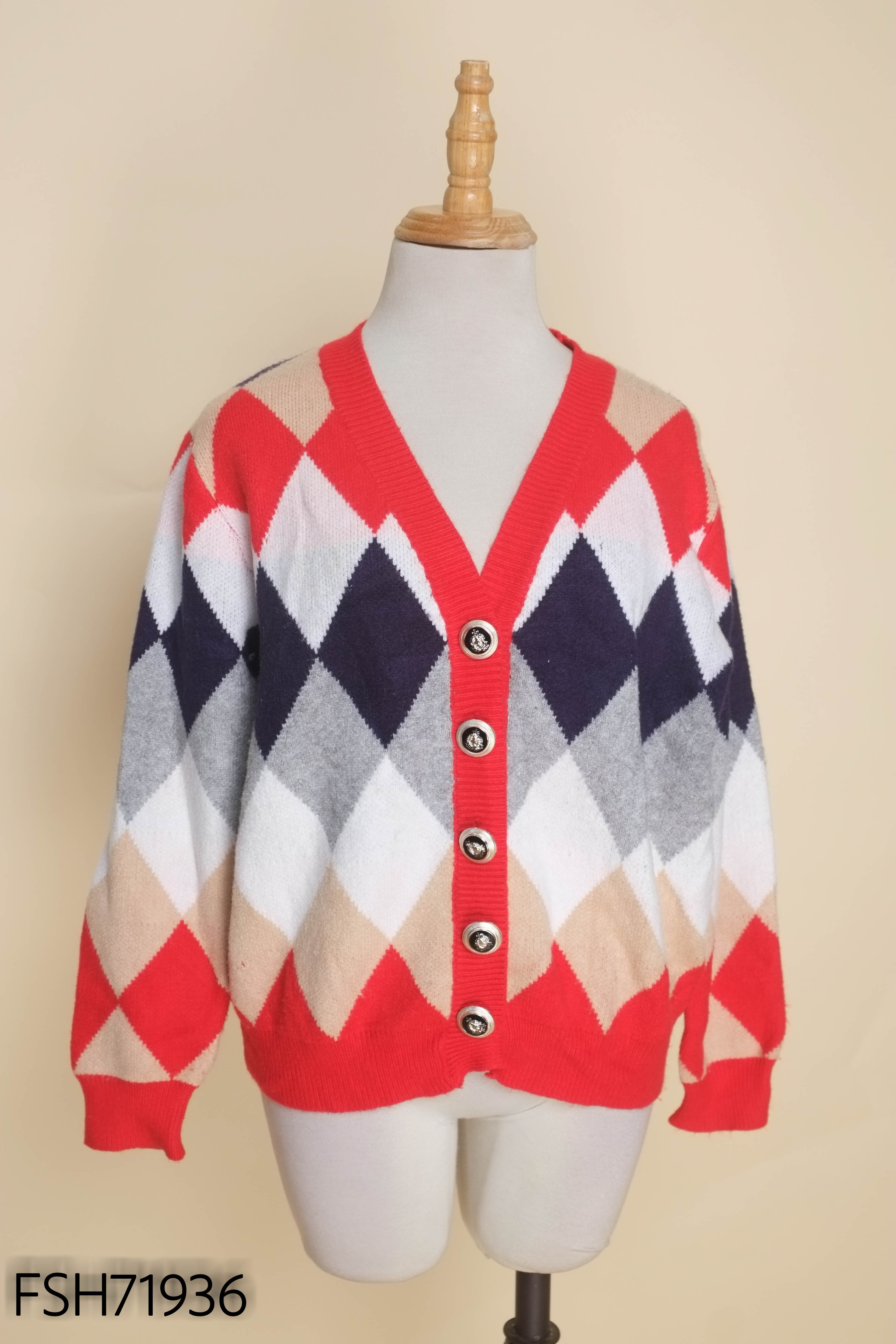Cardigan len đỏ họa tiết
