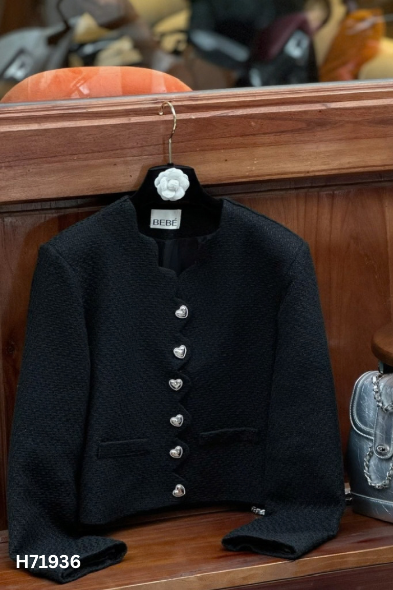Áo khoác dạ tweed đen BEBE cúc tim