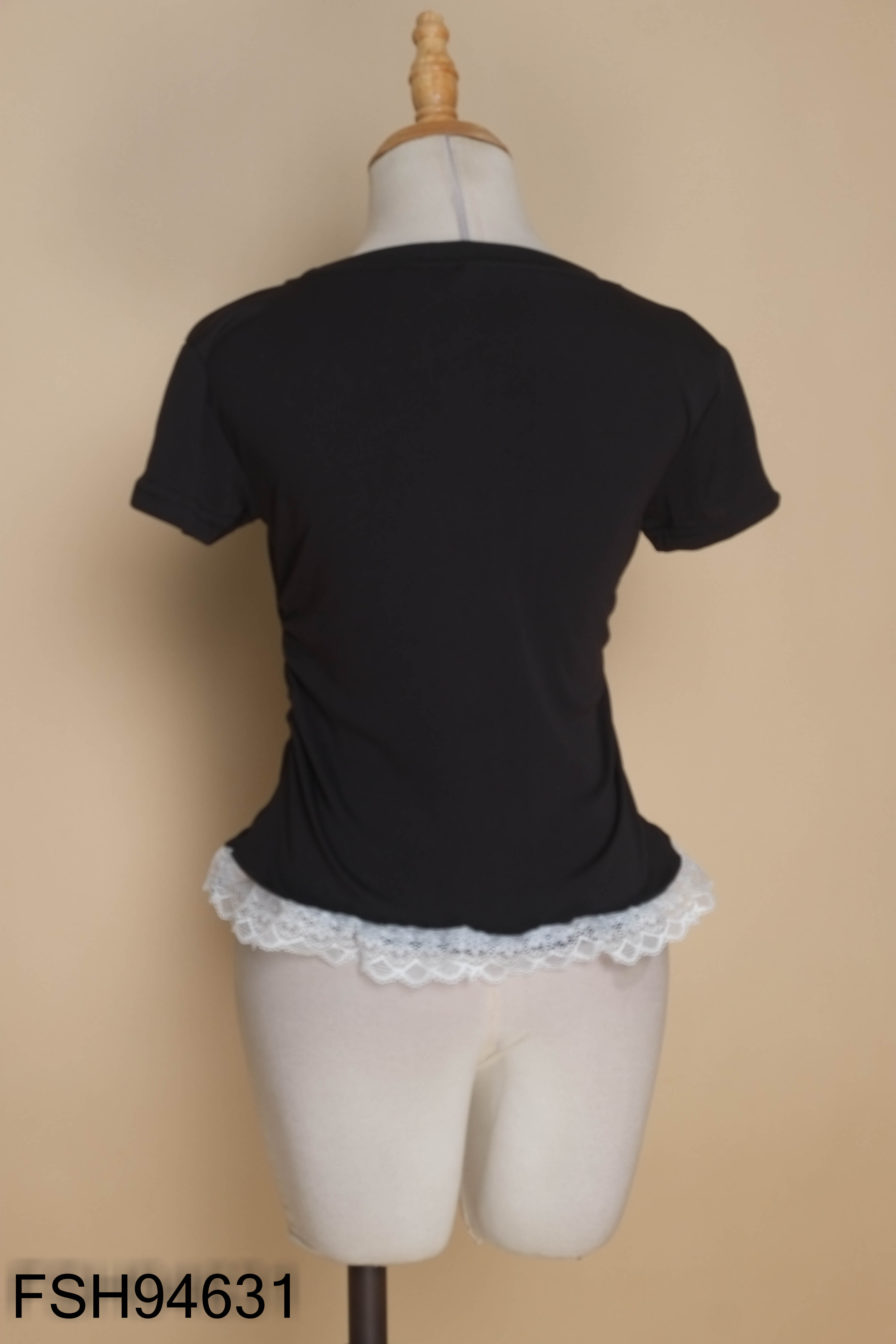 Áo crotop đen viền ren