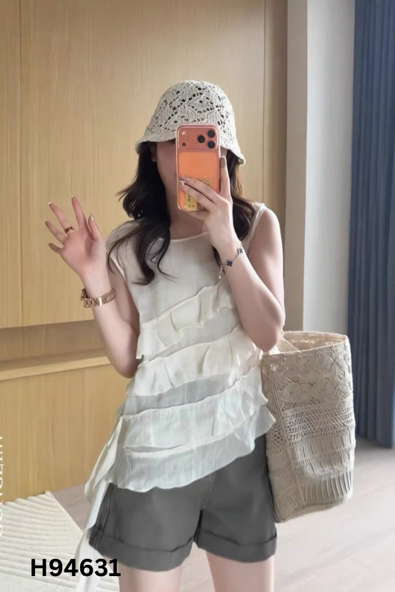 Áo trắng bèo sát nách