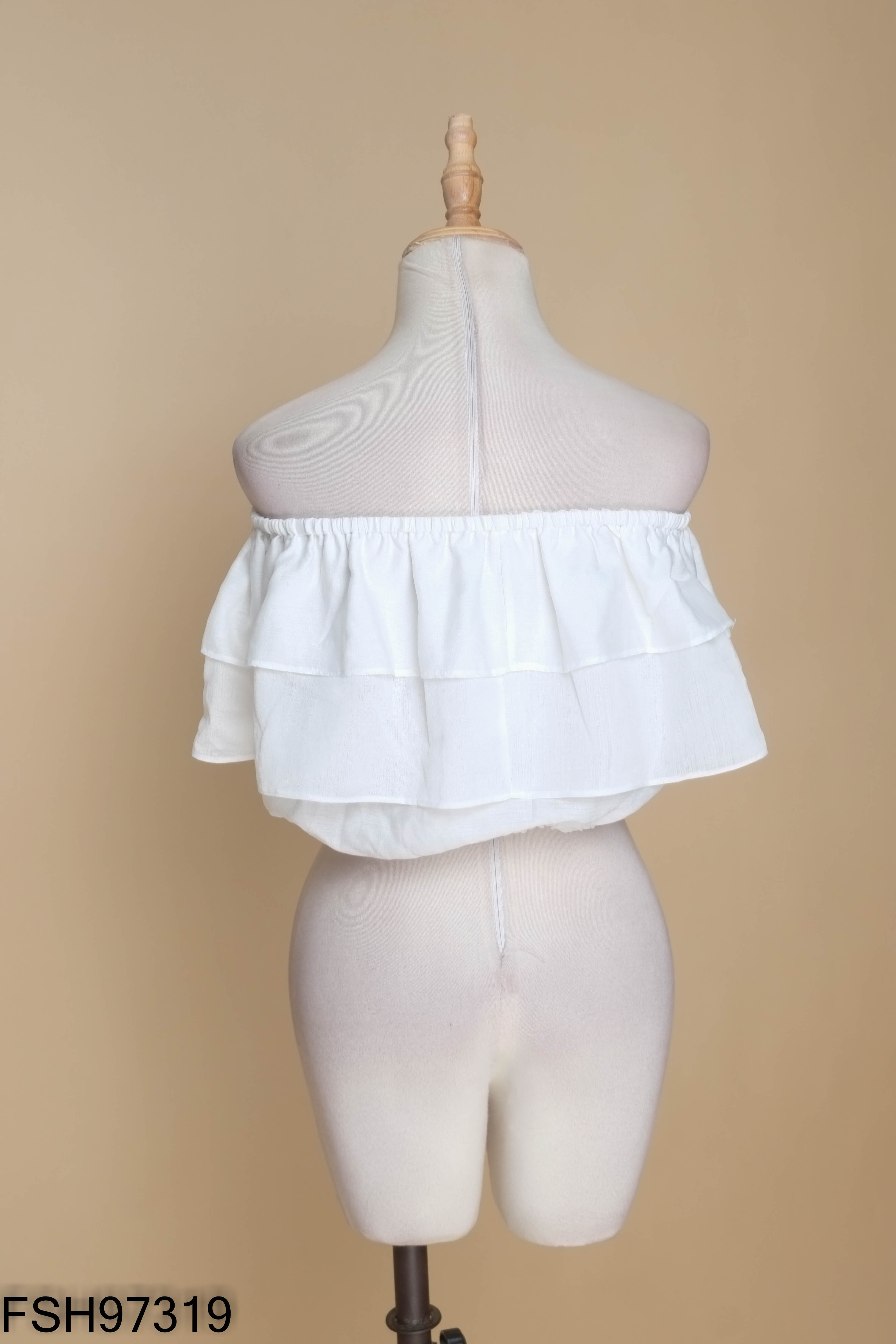 Áo trắng MIU STORE trễ vai