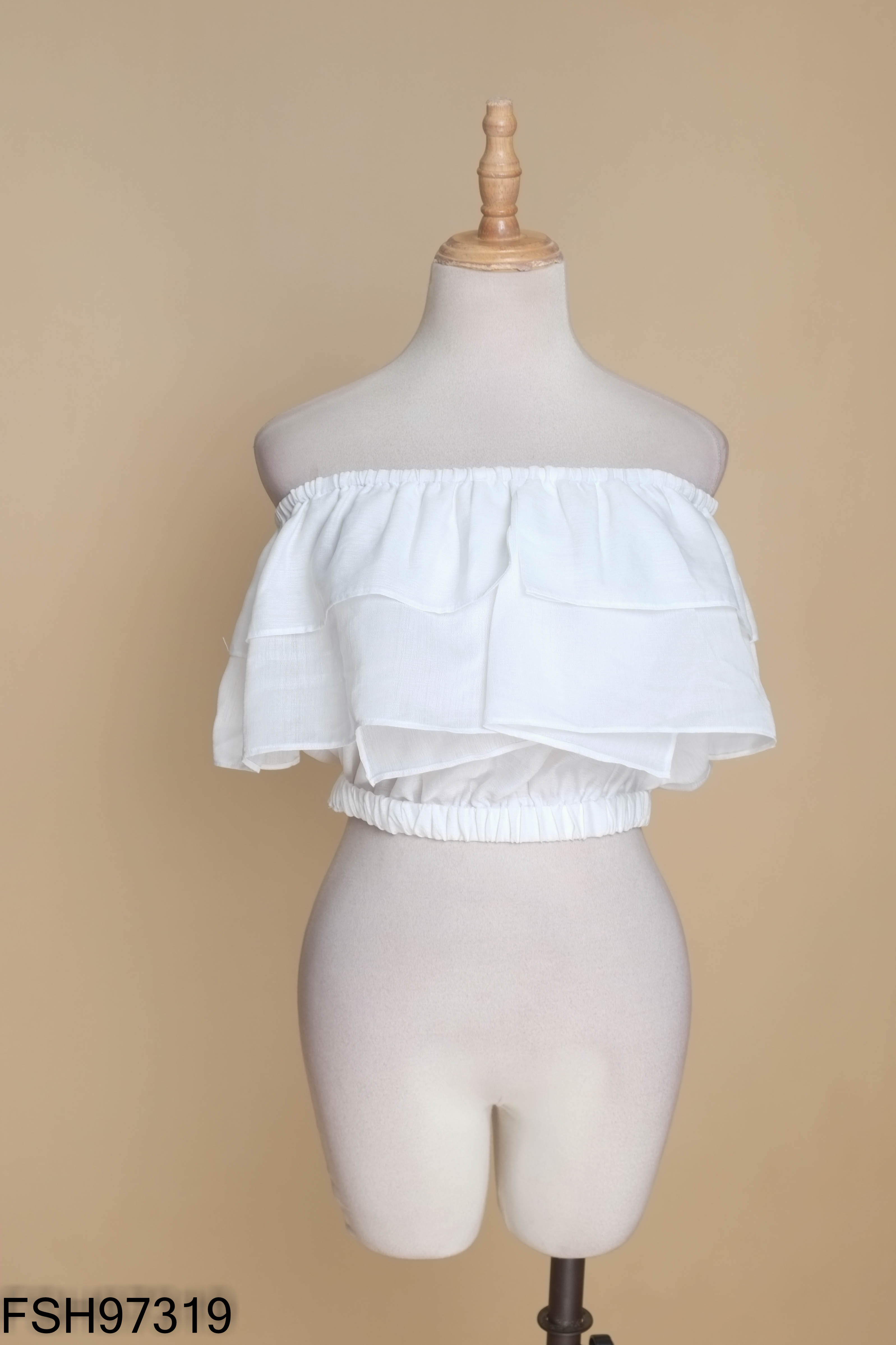 Áo trắng MIU STORE trễ vai