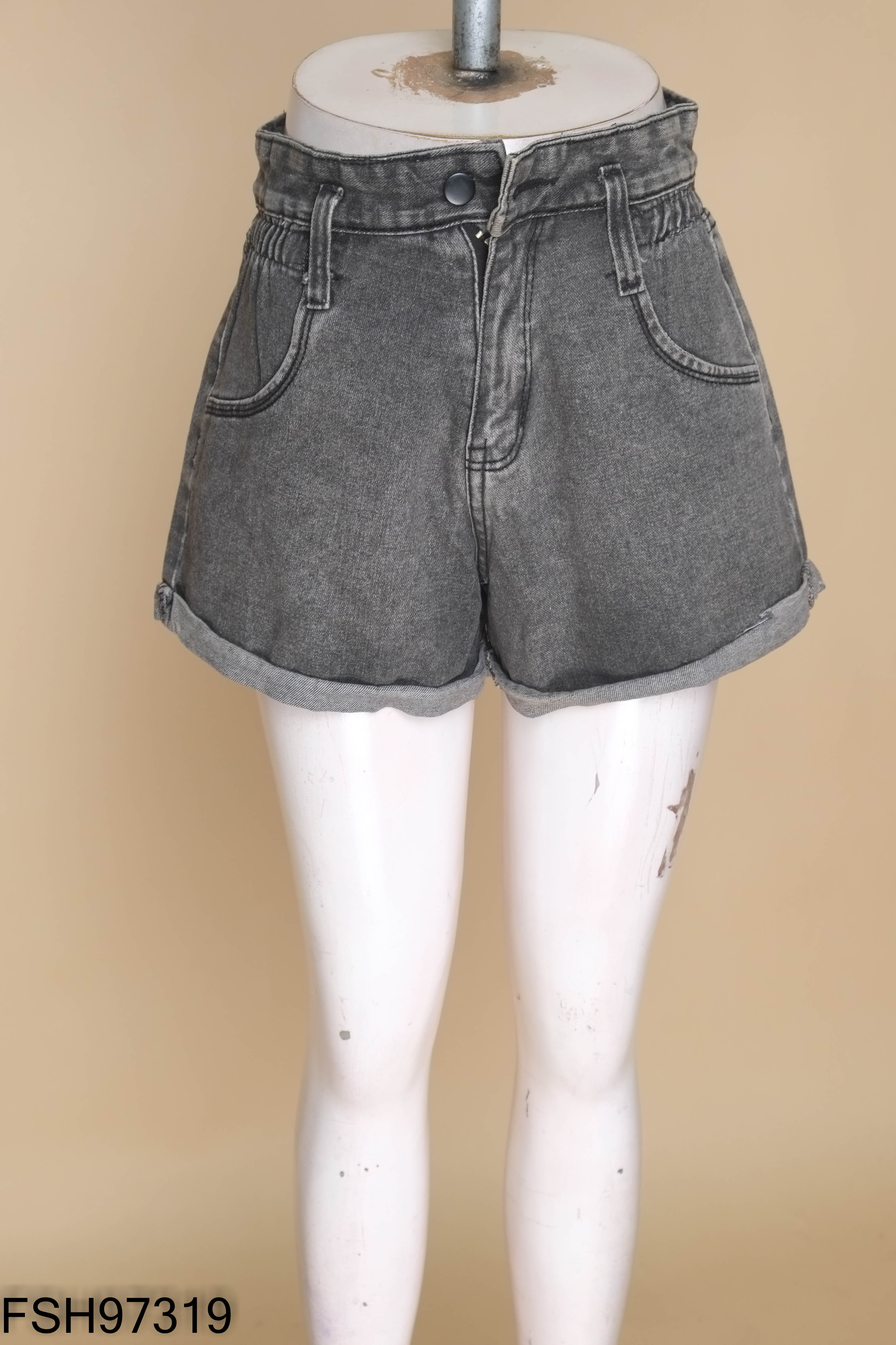 NEWTAG quần shorts jeans đen