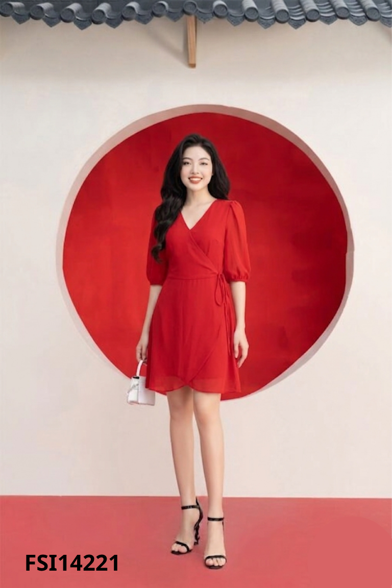Váy đỏ nơ eo