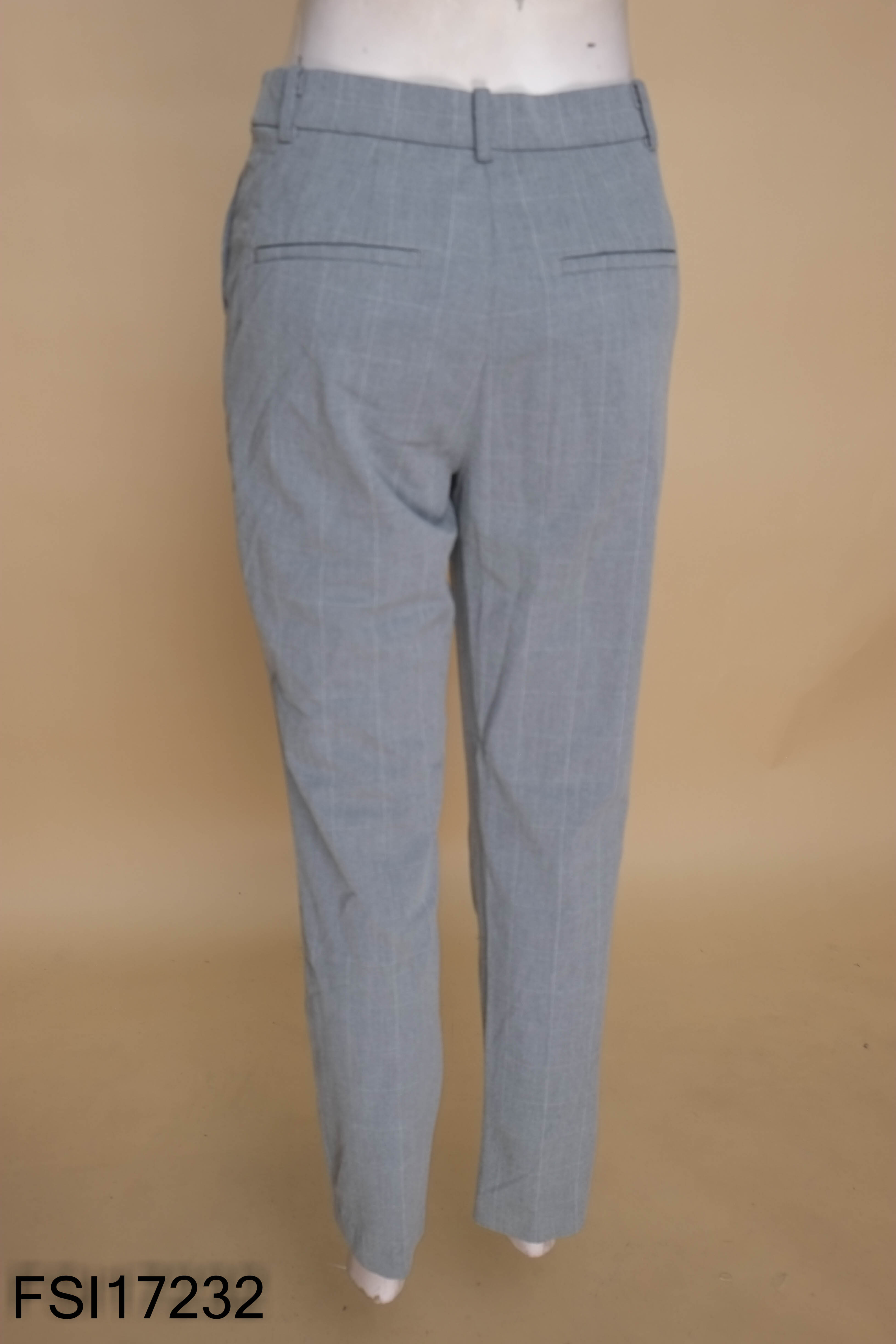 Quần ghi kẻ ô UNIQLO
