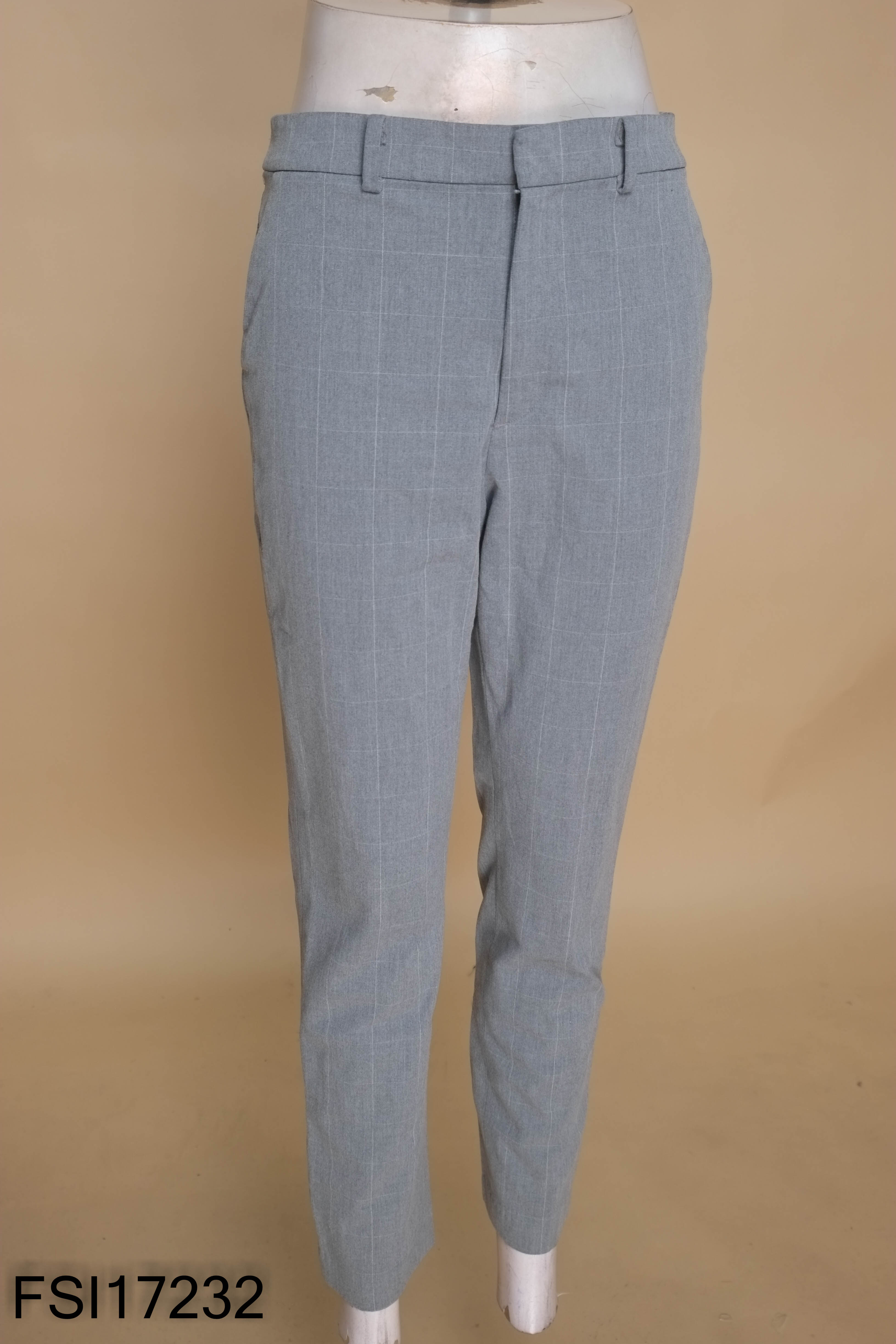 Quần ghi kẻ ô UNIQLO