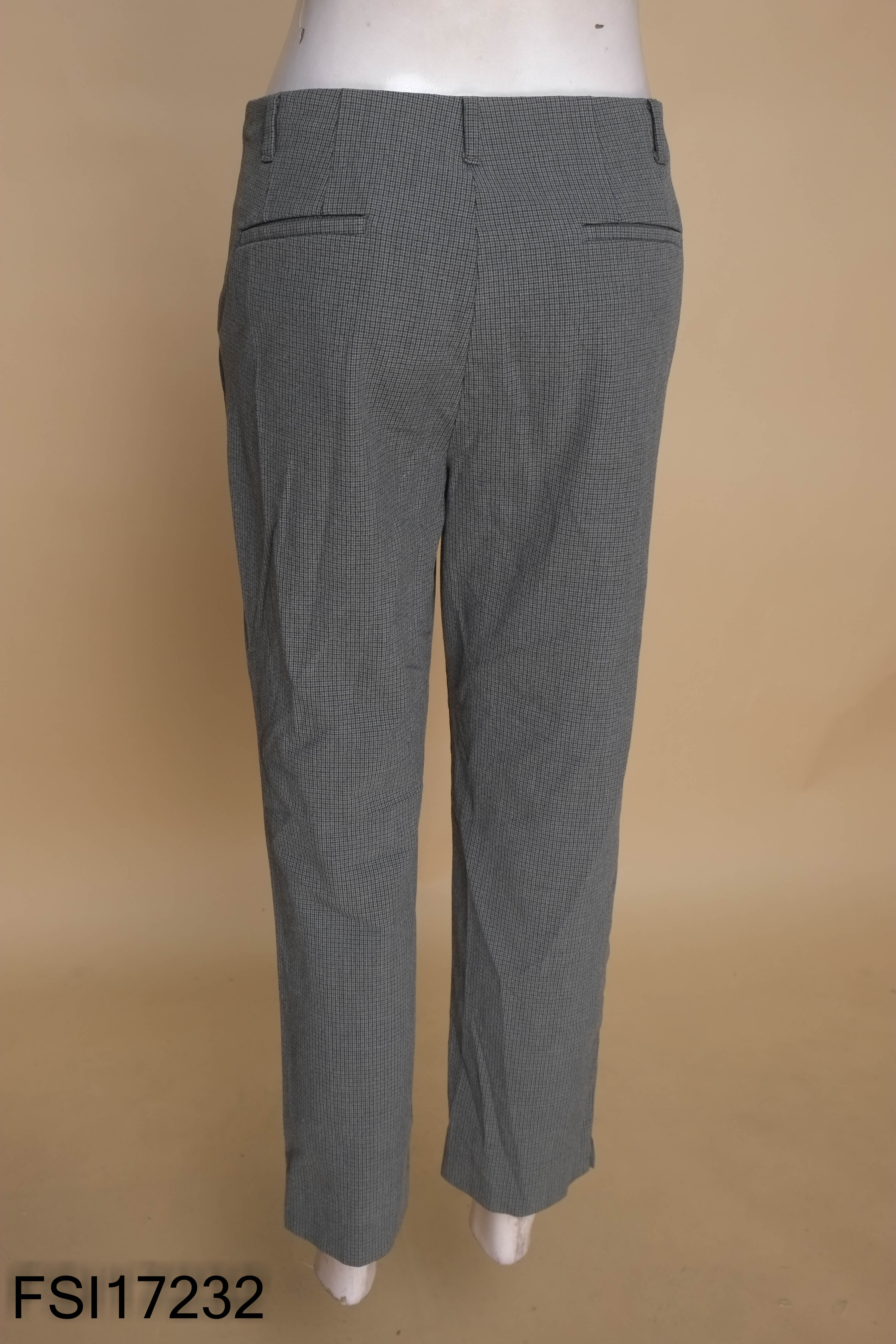 Quần ghi UNIQLO kẻ