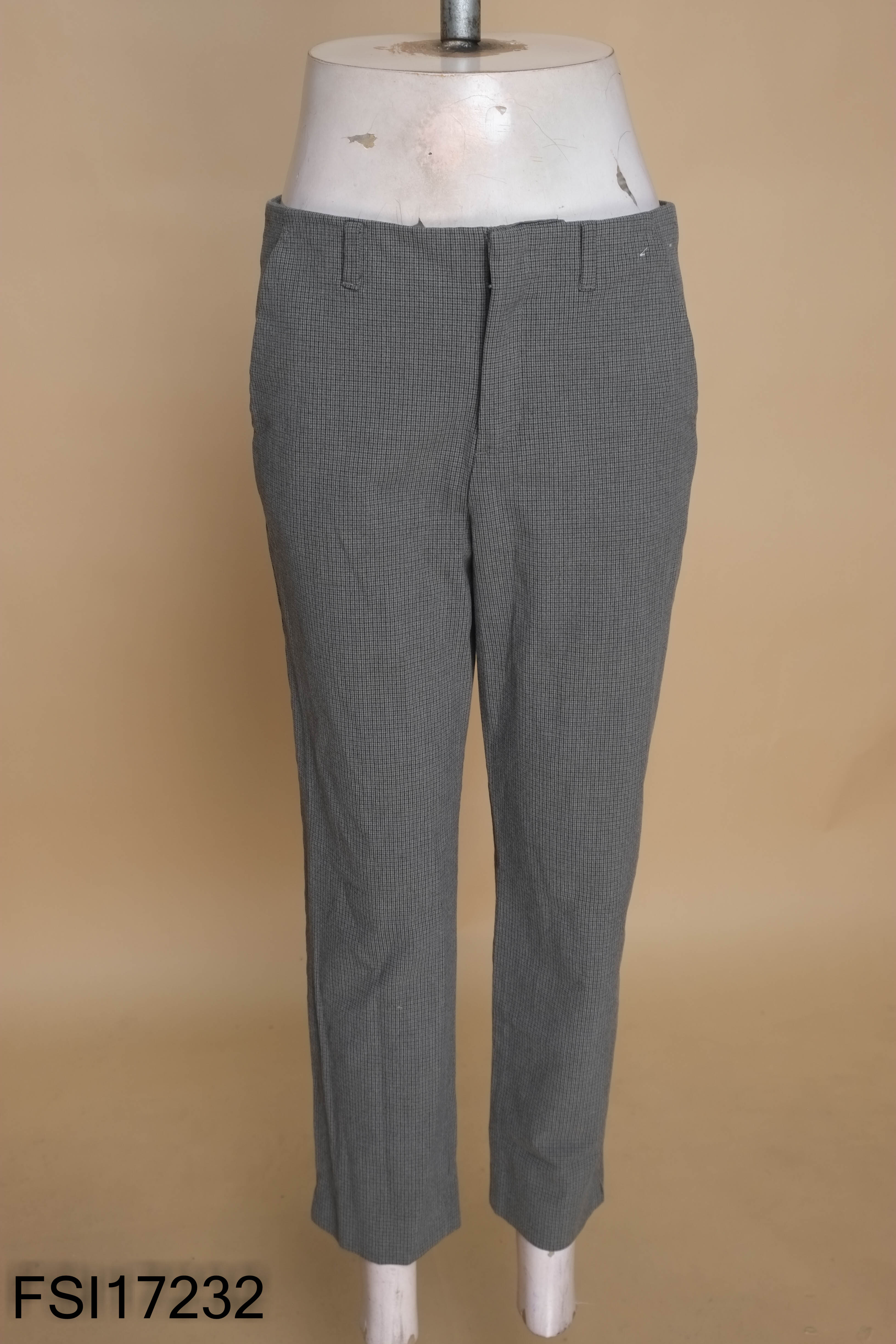 Quần ghi UNIQLO kẻ