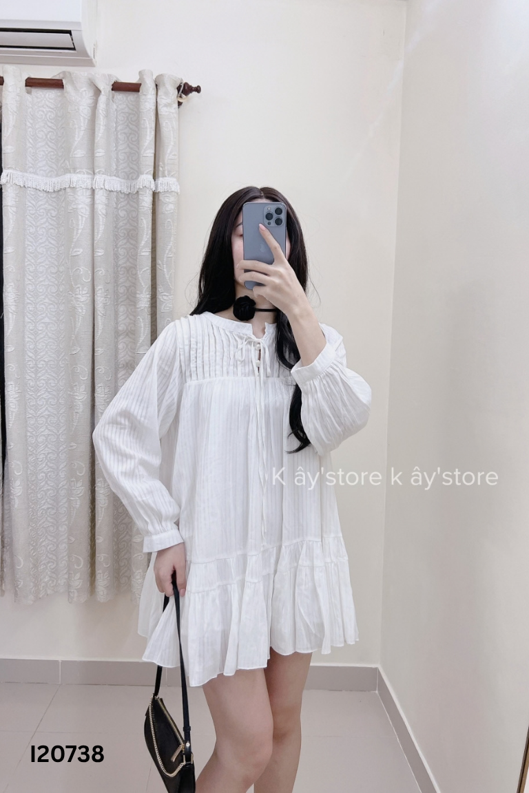 Váy voa trắng xếp ly