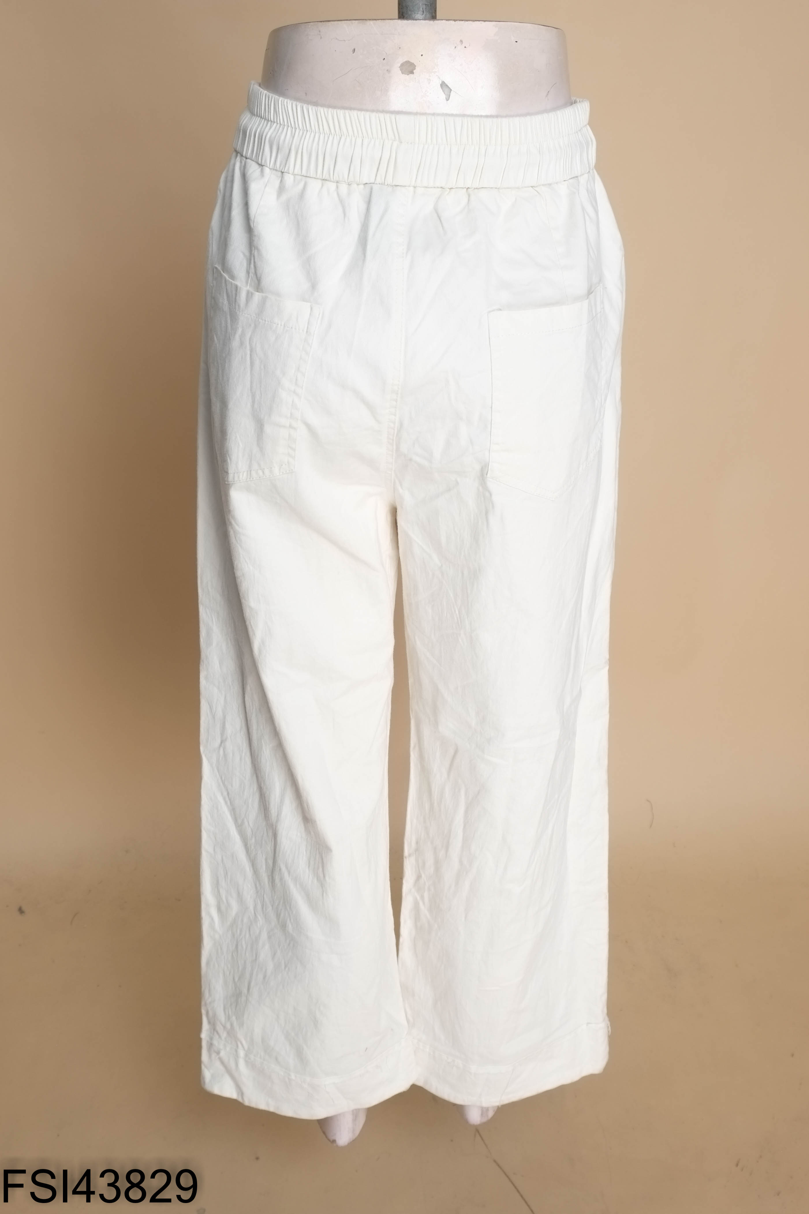 Quần kaki be ống rộng