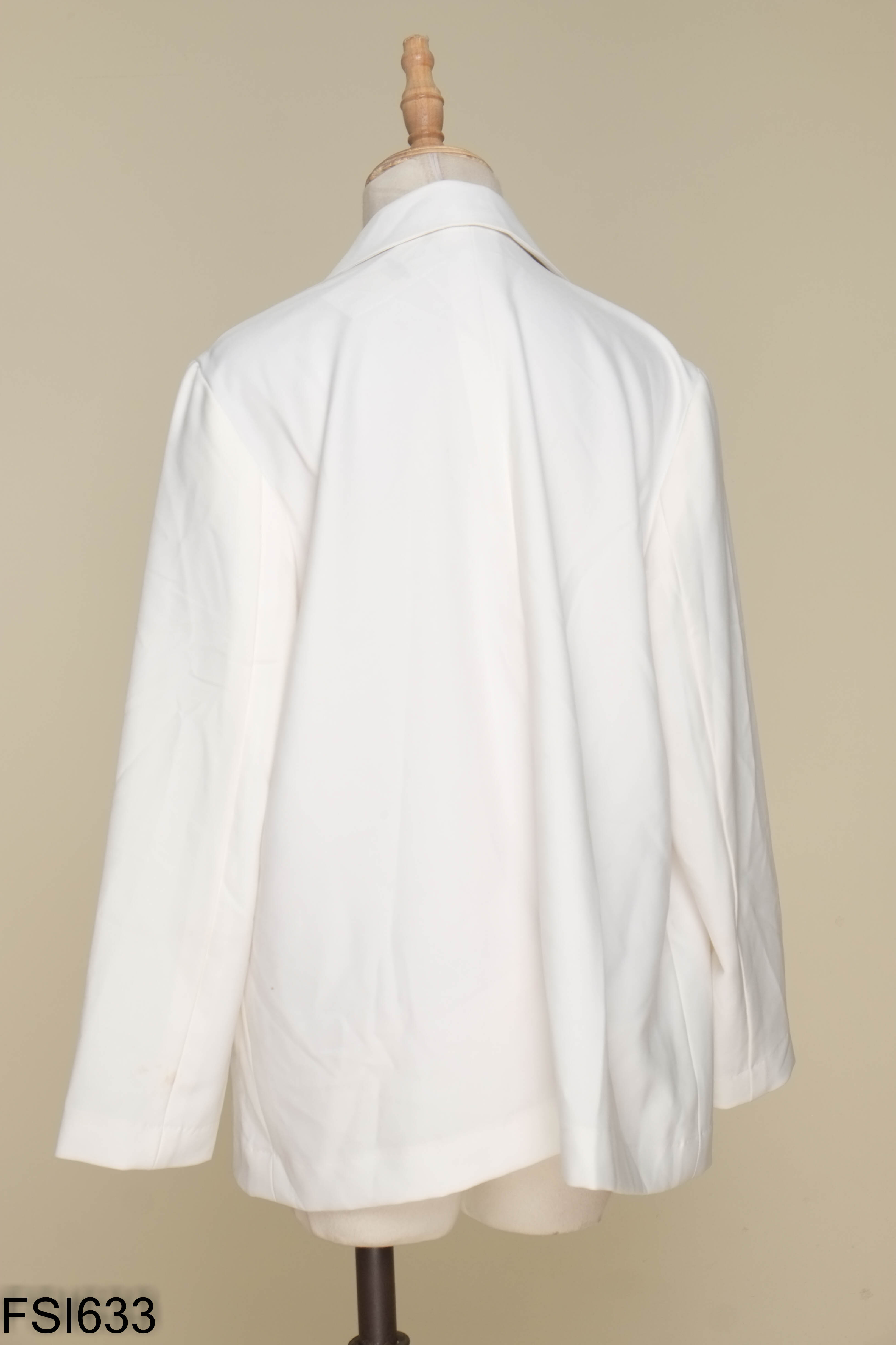 Áo blazers trắng cài khuy