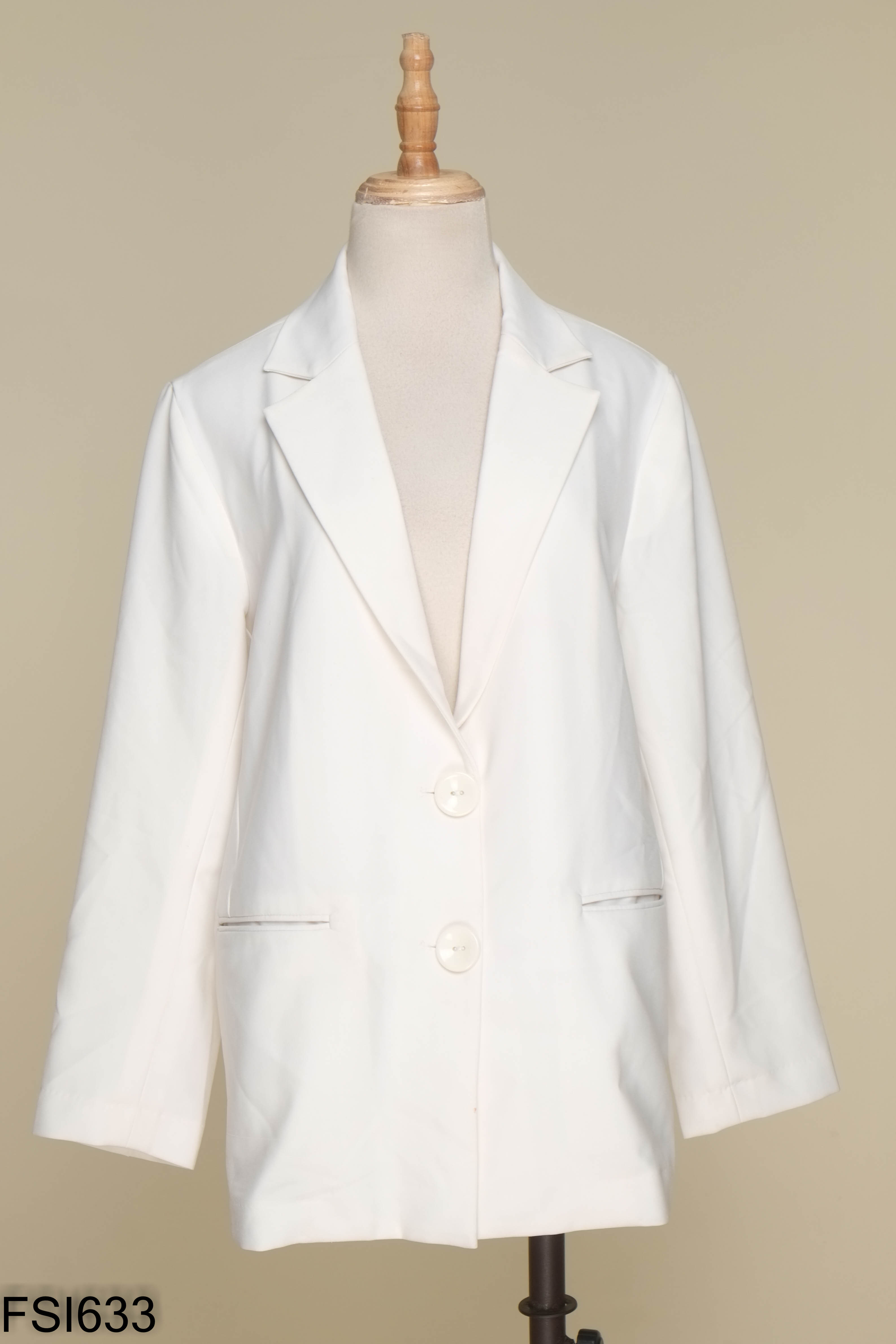 Áo blazers trắng cài khuy
