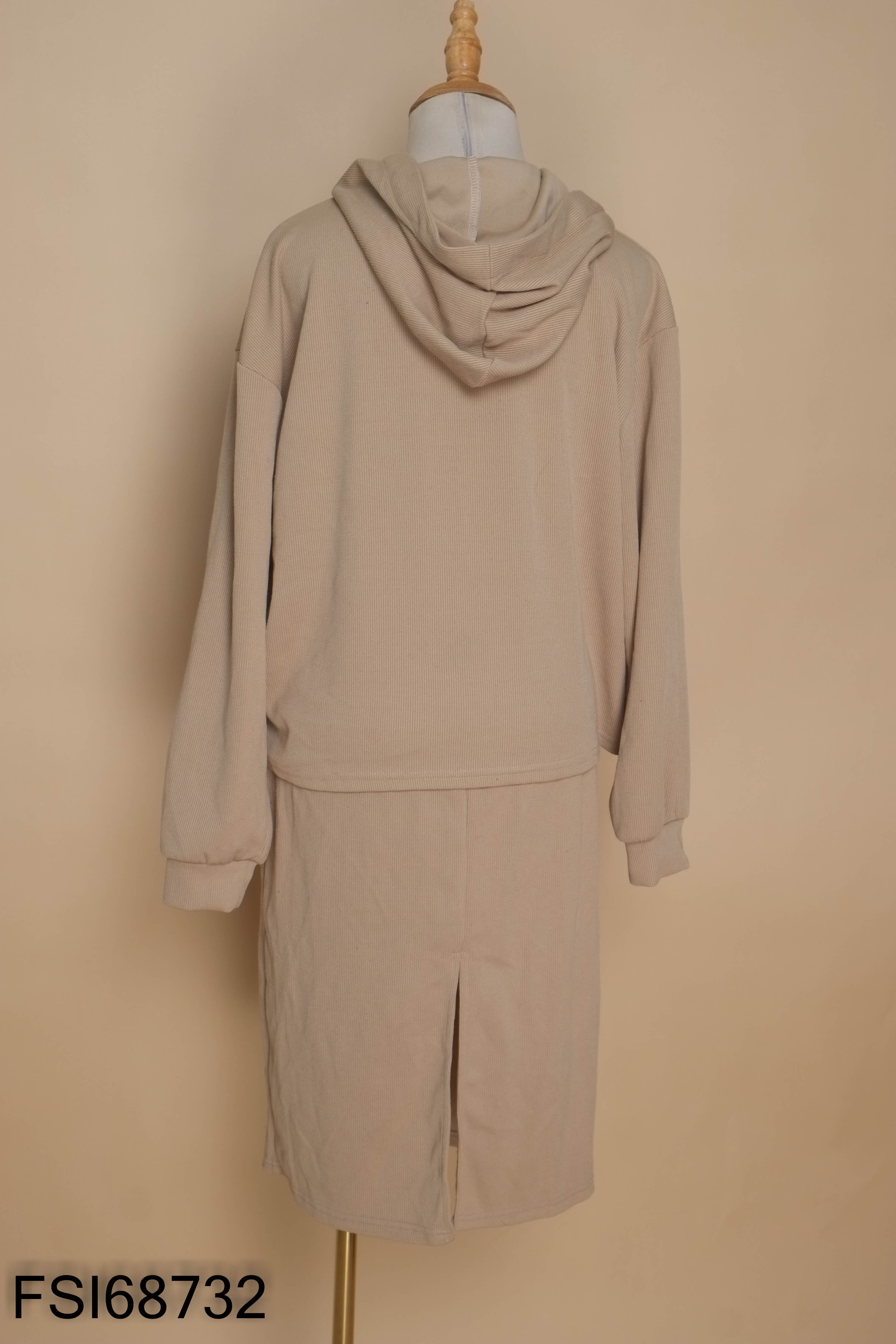 Set áo hoddie be + chân váy trơn
