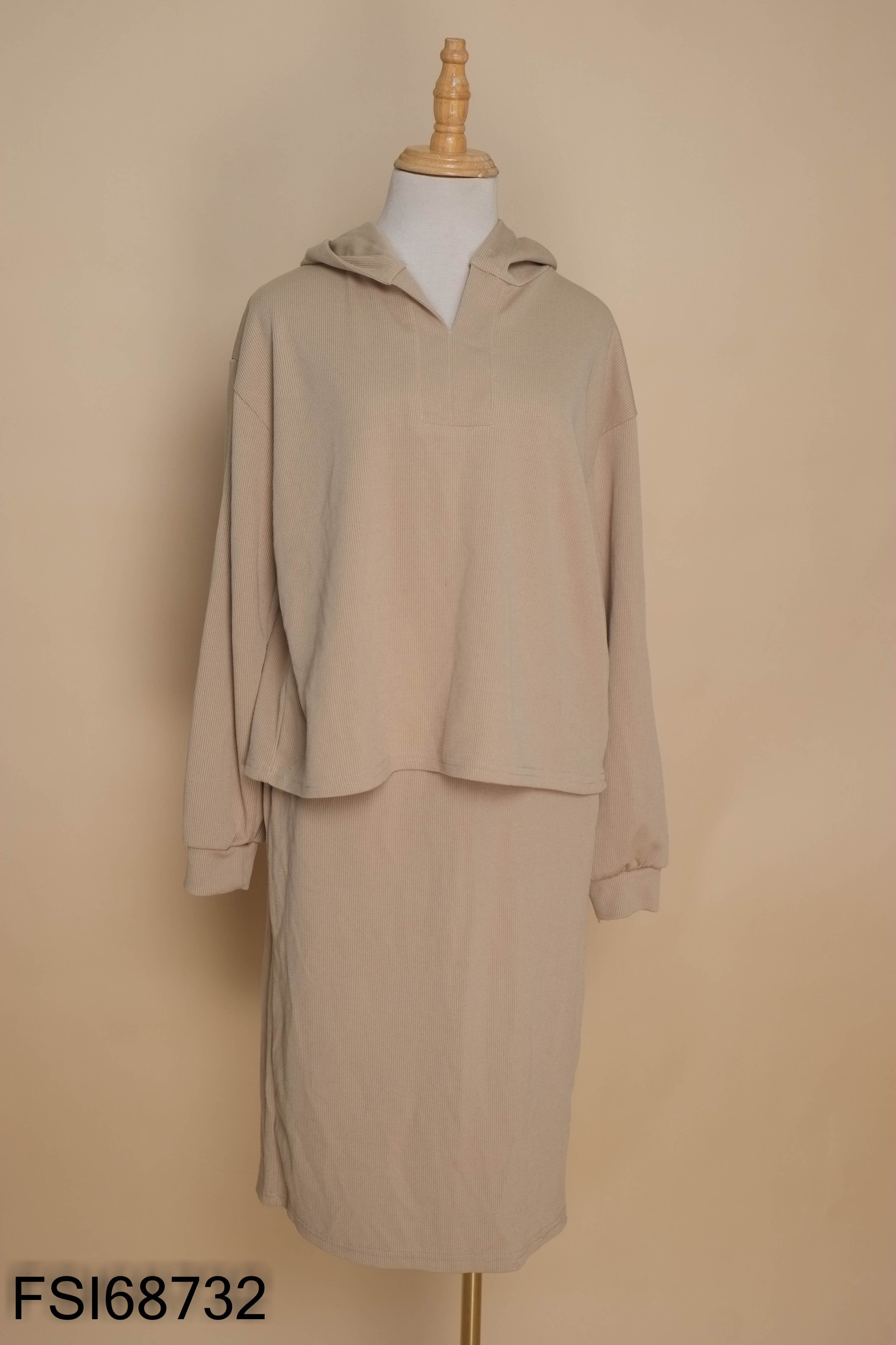 Set áo hoddie be + chân váy trơn