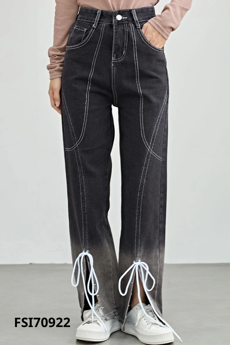 Quần jeans đen xỏ dây ống