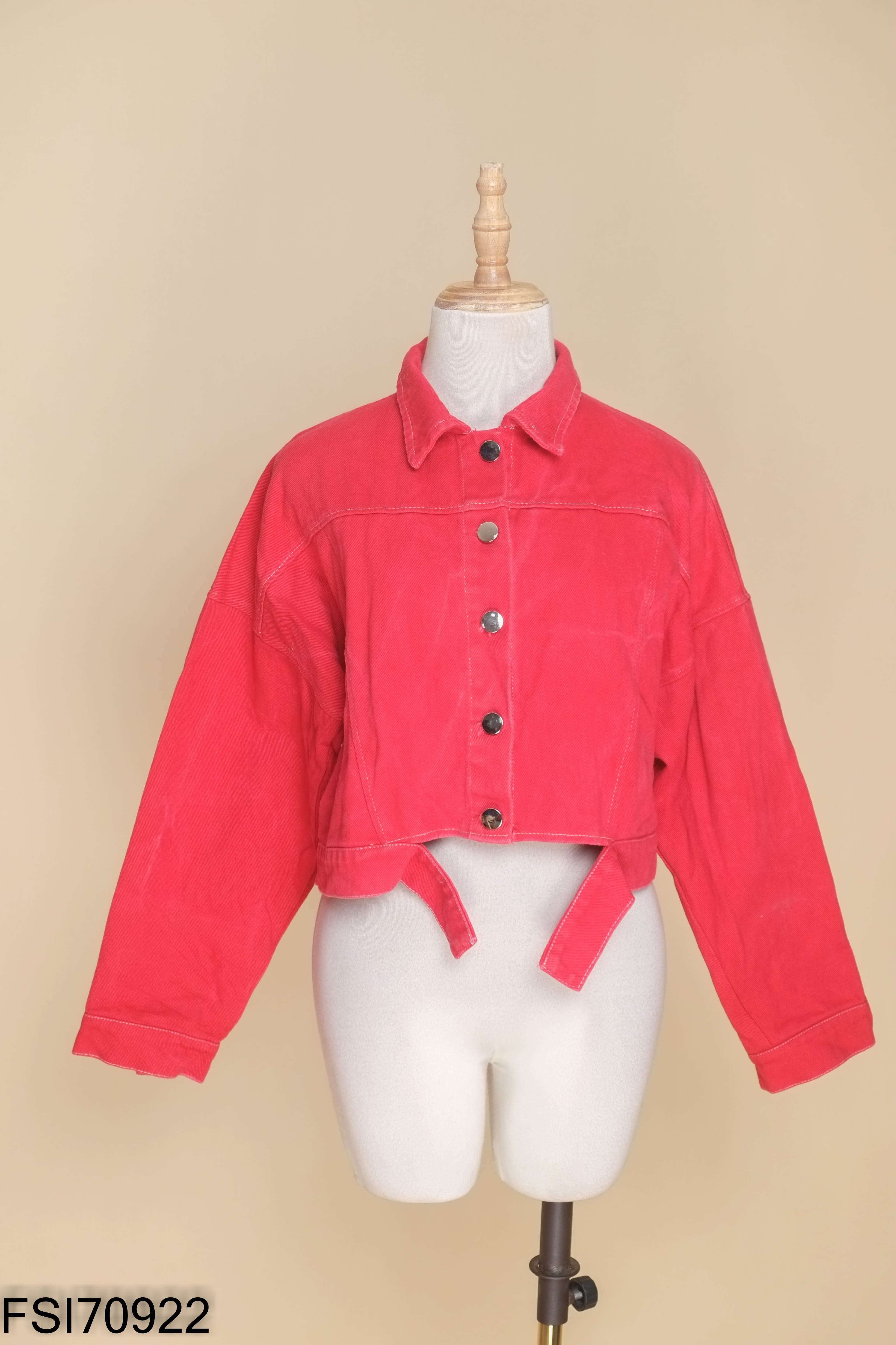 Áo khoác jeans đỏ dáng ngắn