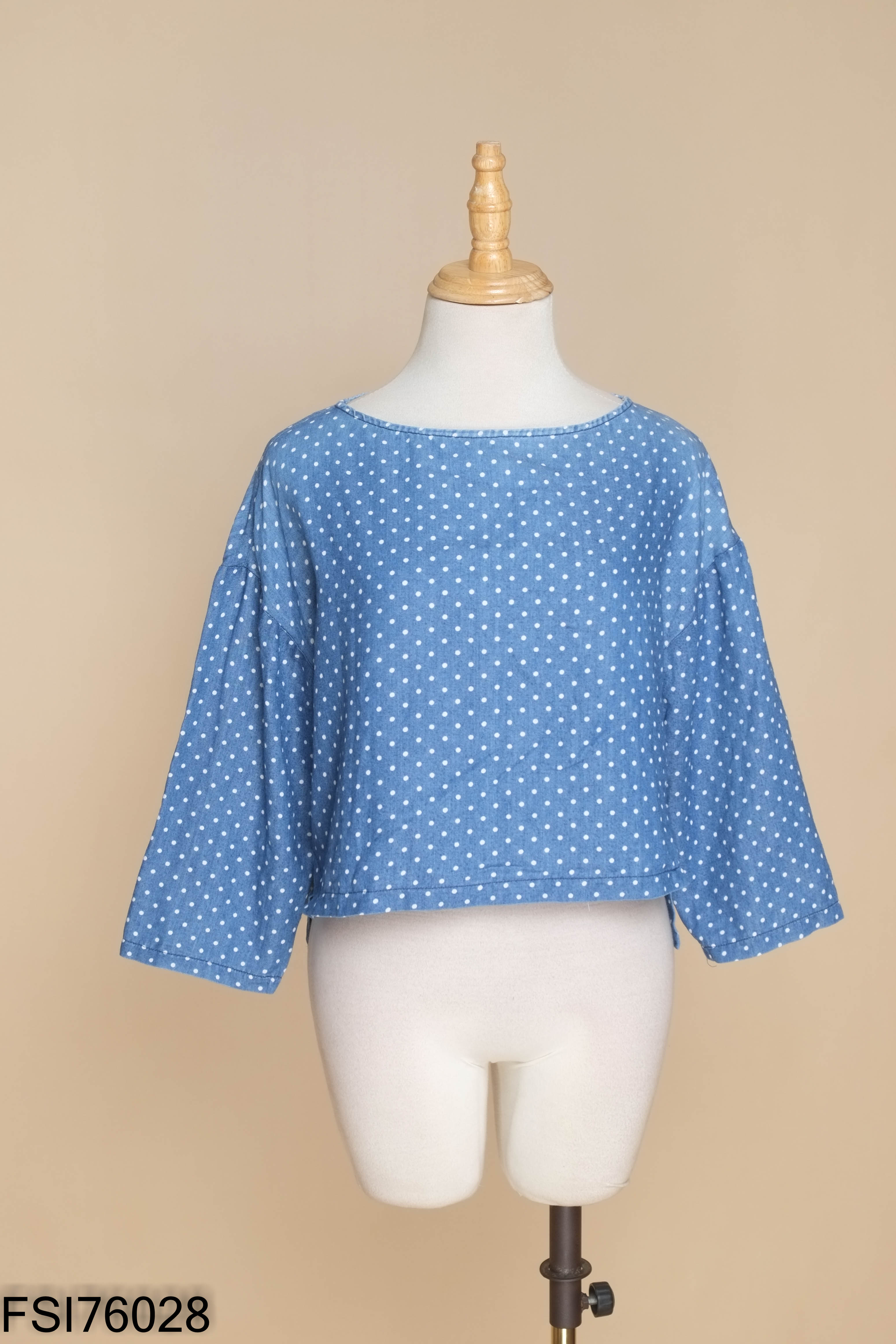 Áo jeans xanh OYSTER AND SNAIL chấm bi (bạc màu nhẹ)