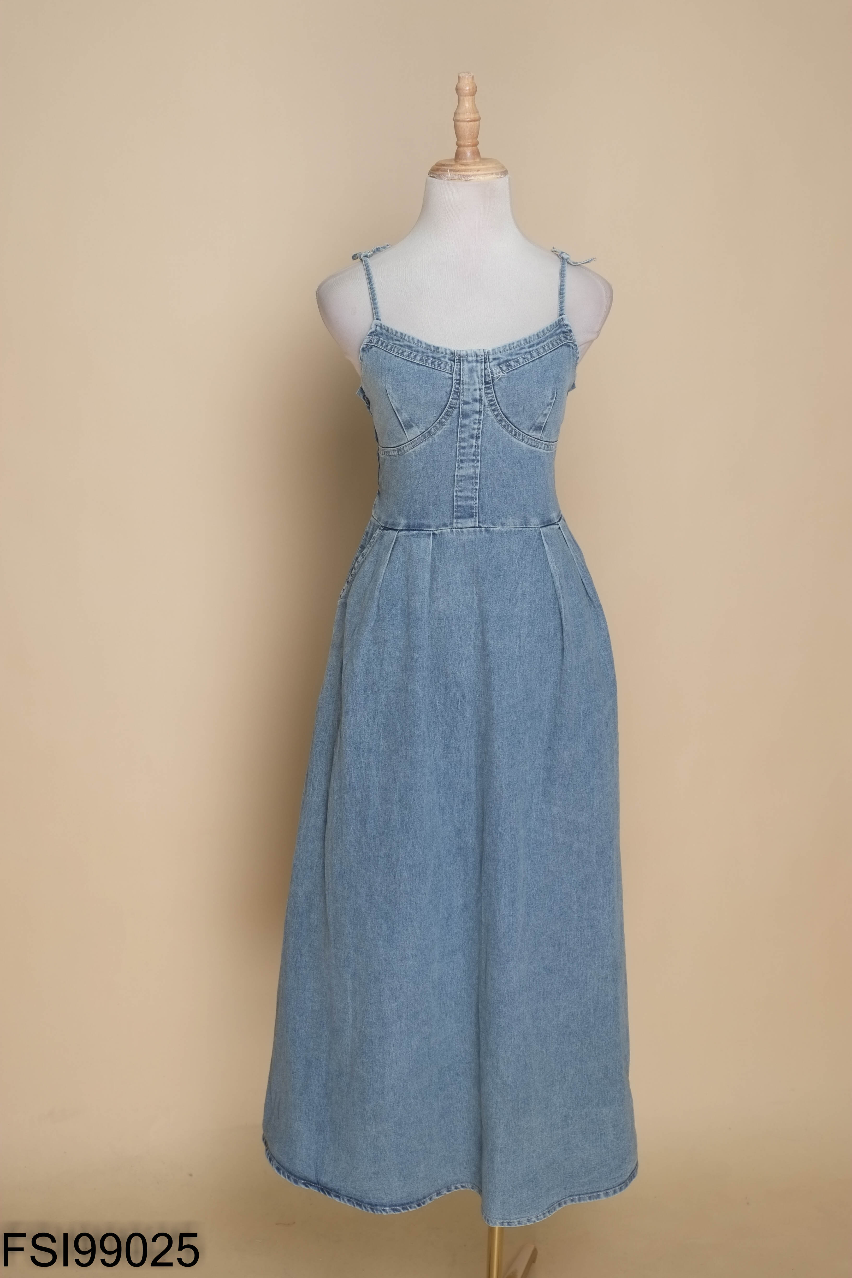 Váy jeans xanh hai dây