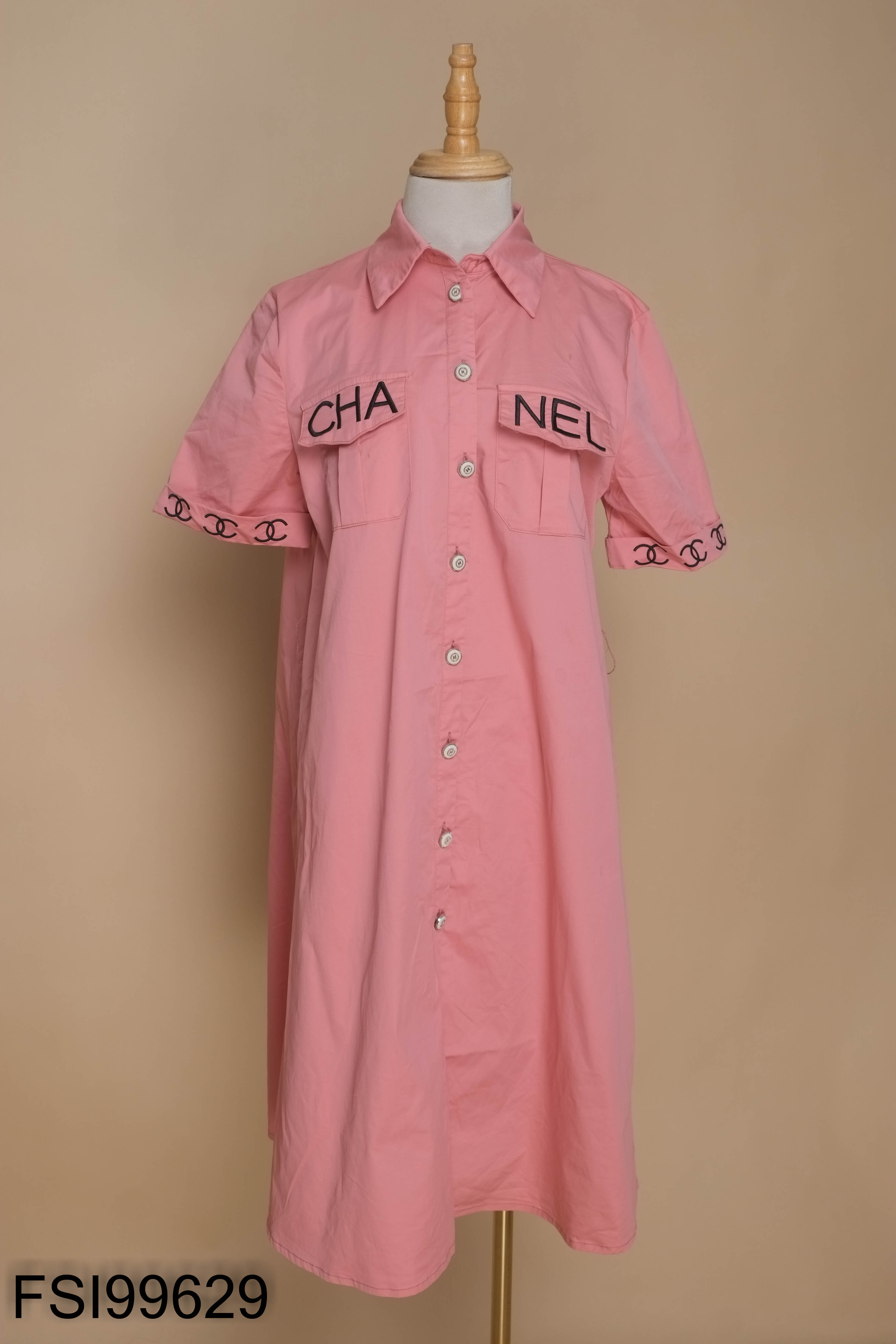 Váy hồng thêu chữ dáng dài