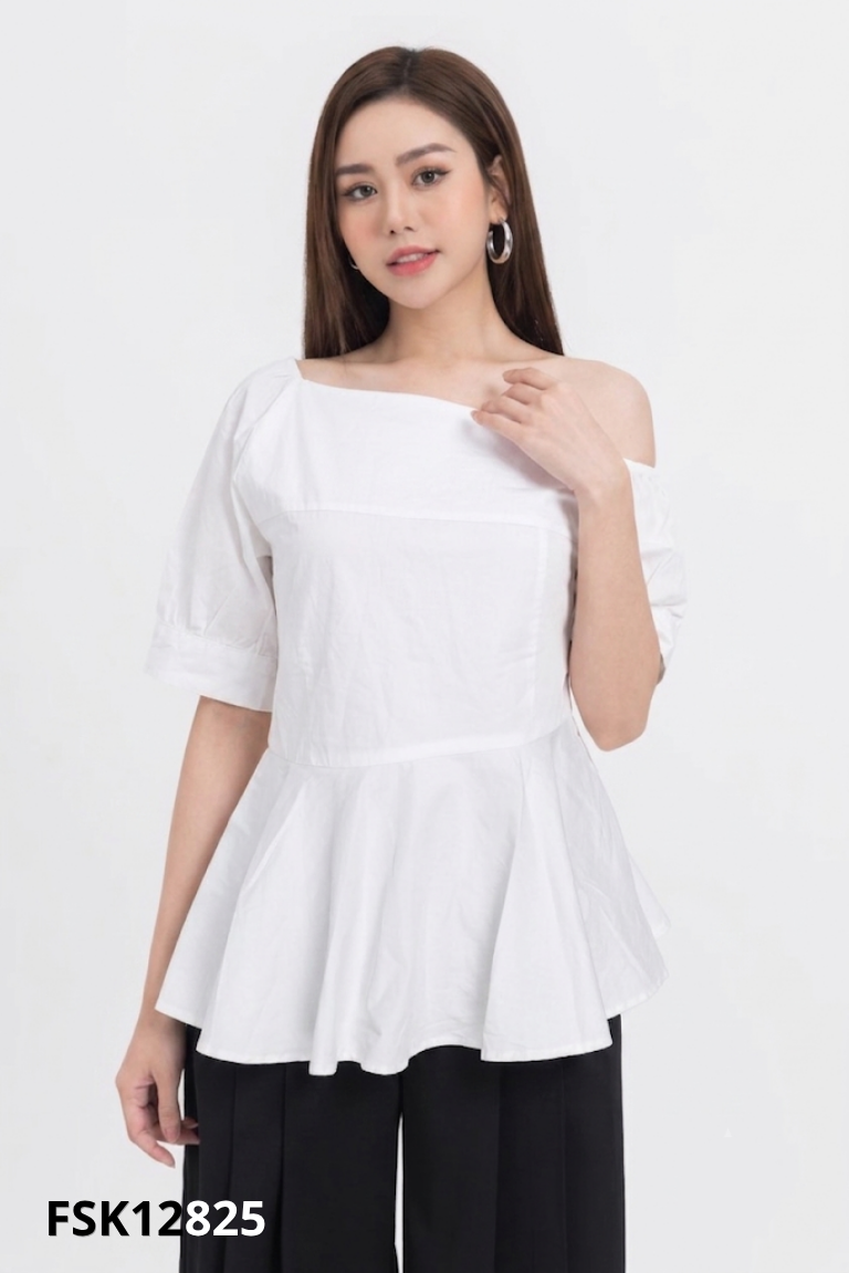 Áo thô trắng lệch vai