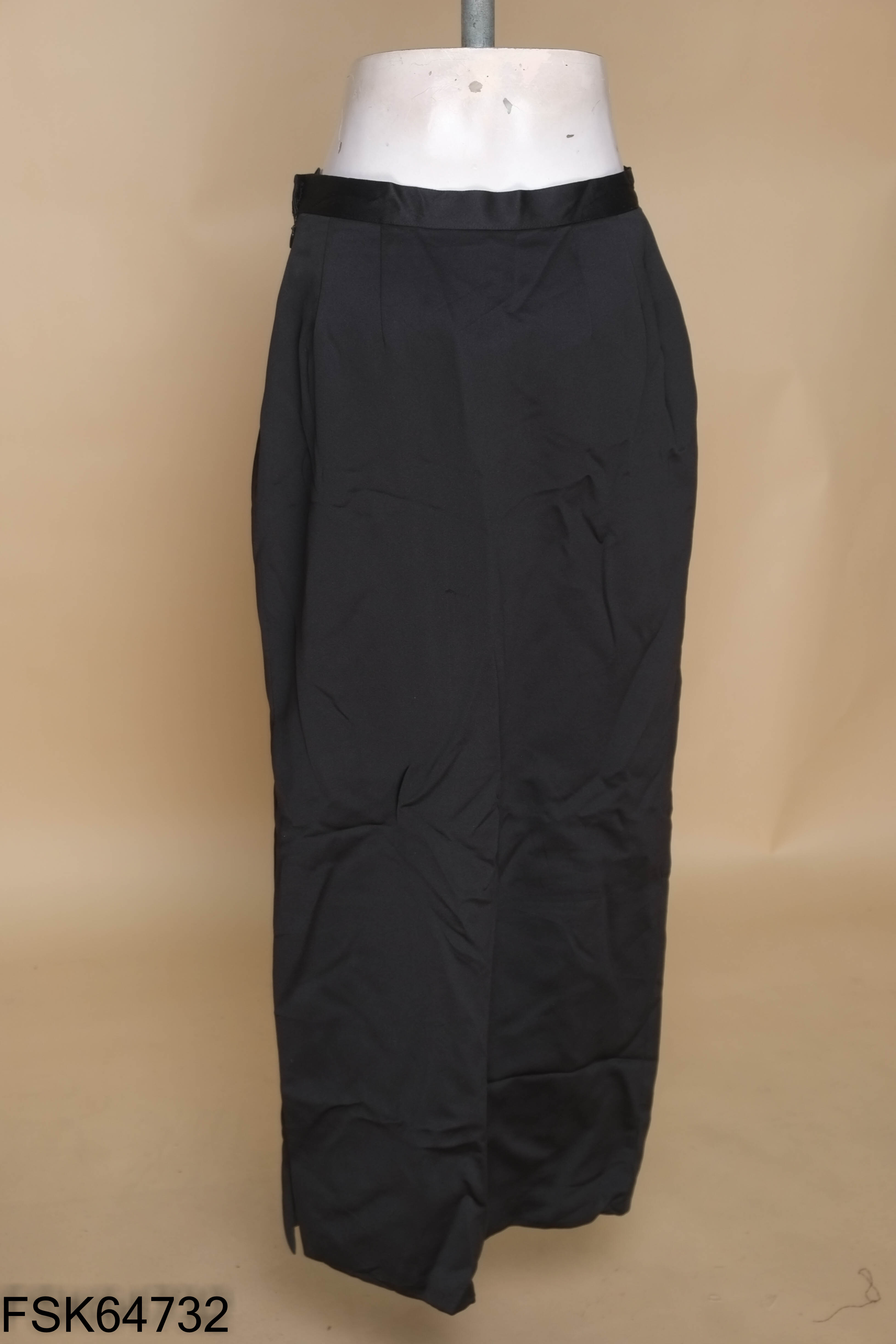 Chân váy BLACKTIE đen xẻ tà