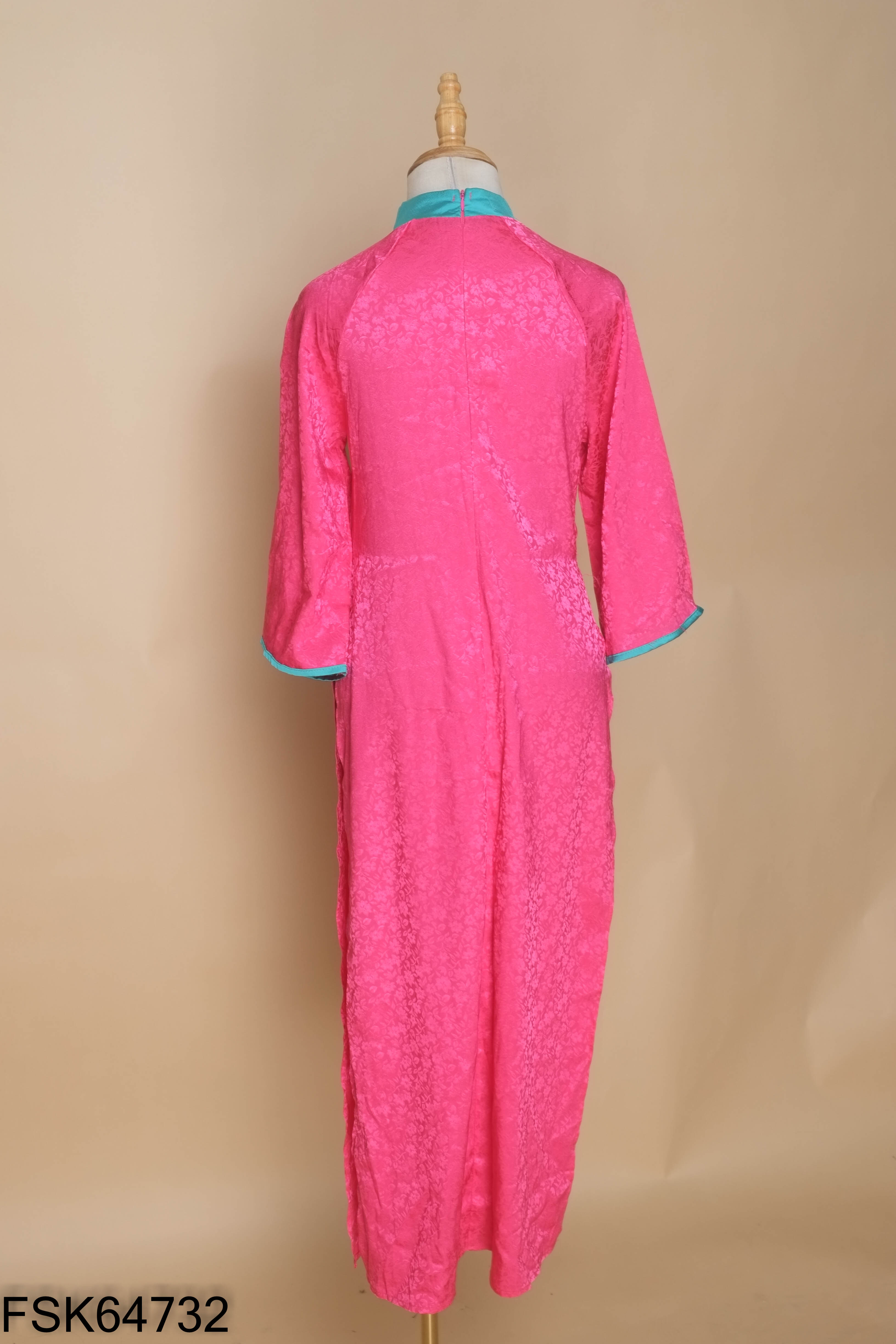 Áo dài hồng viền xanh (không quần)