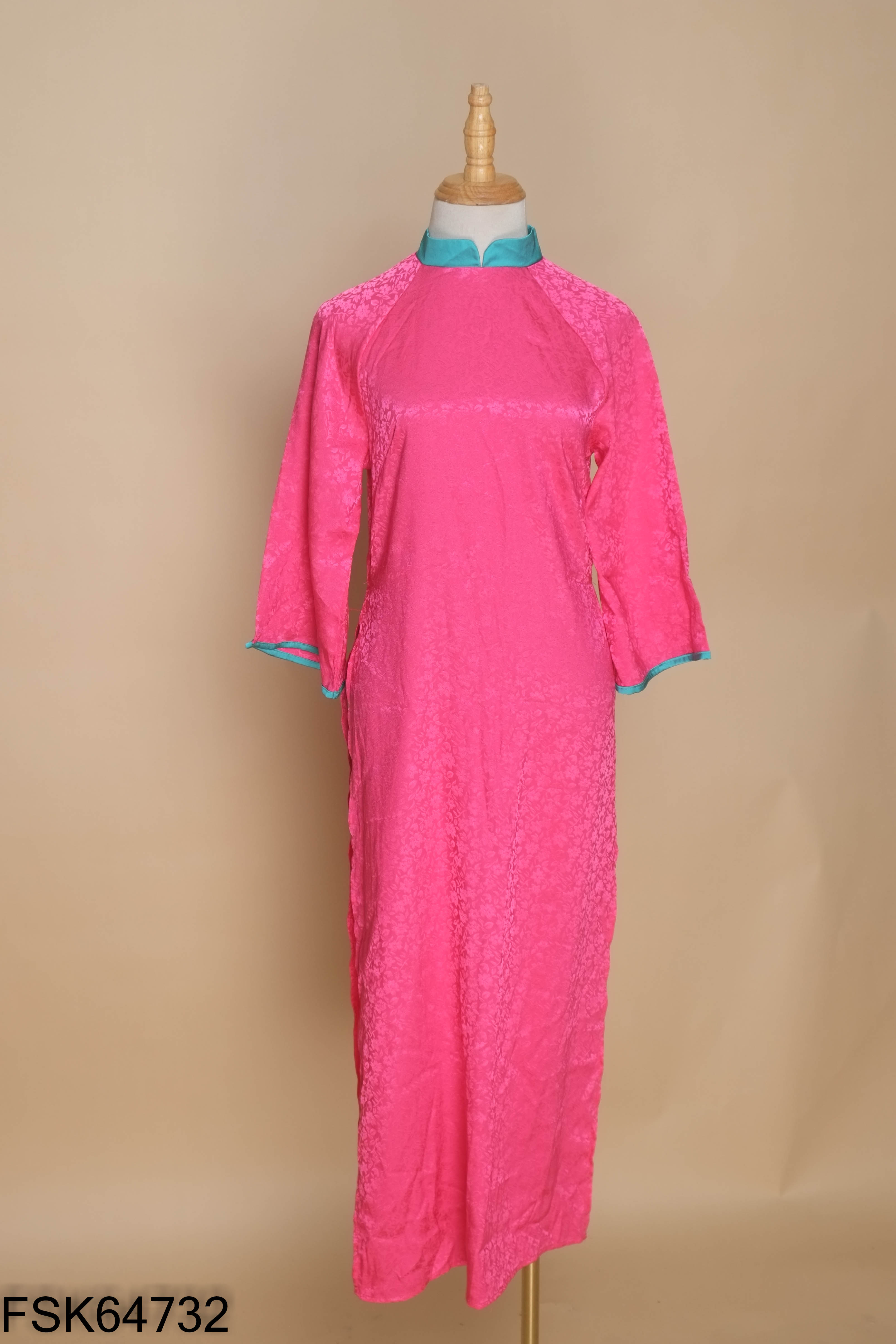 Áo dài hồng viền xanh (không quần)