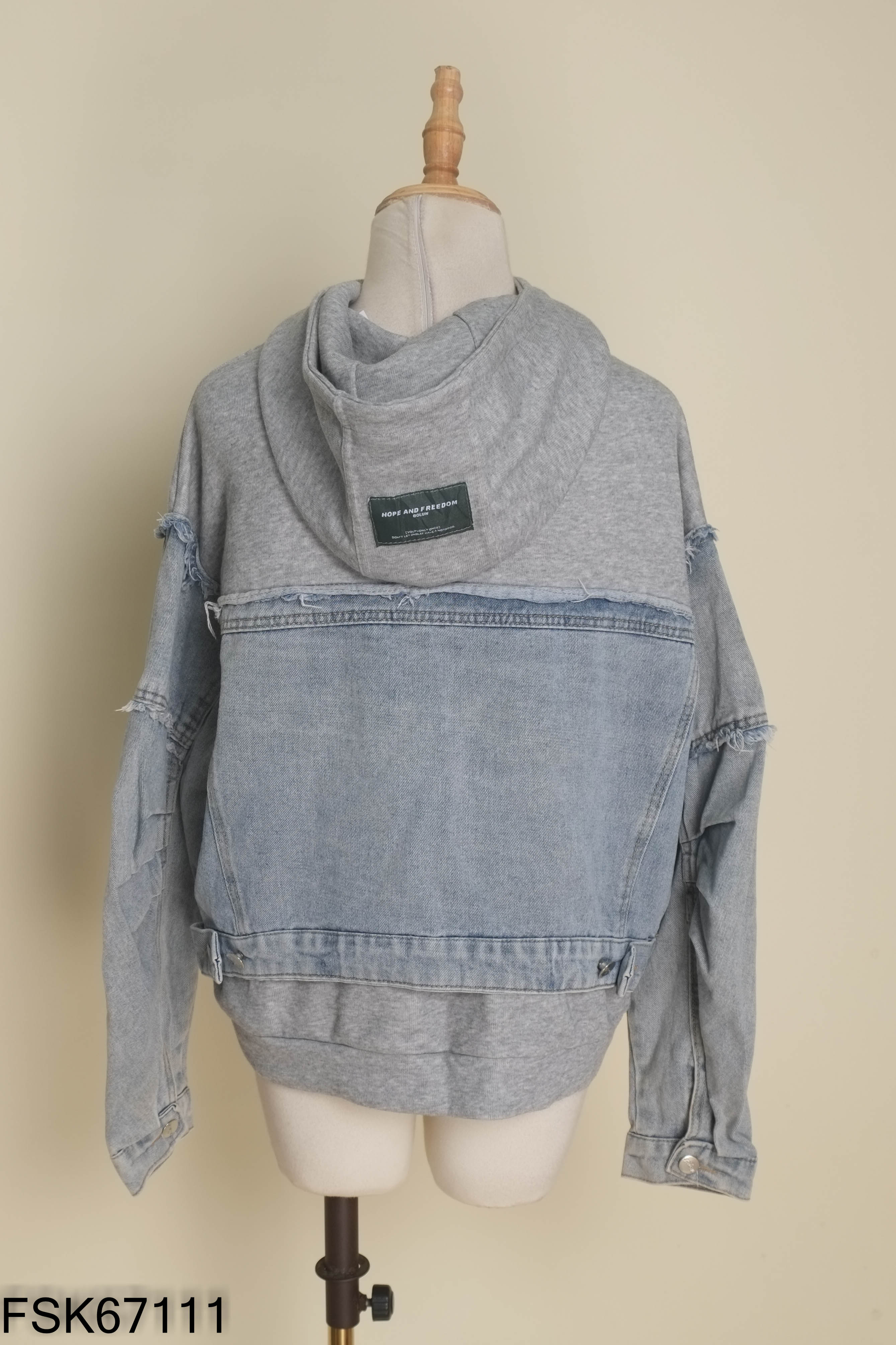 Áo hoodie nỉ xám mix jeans xanh