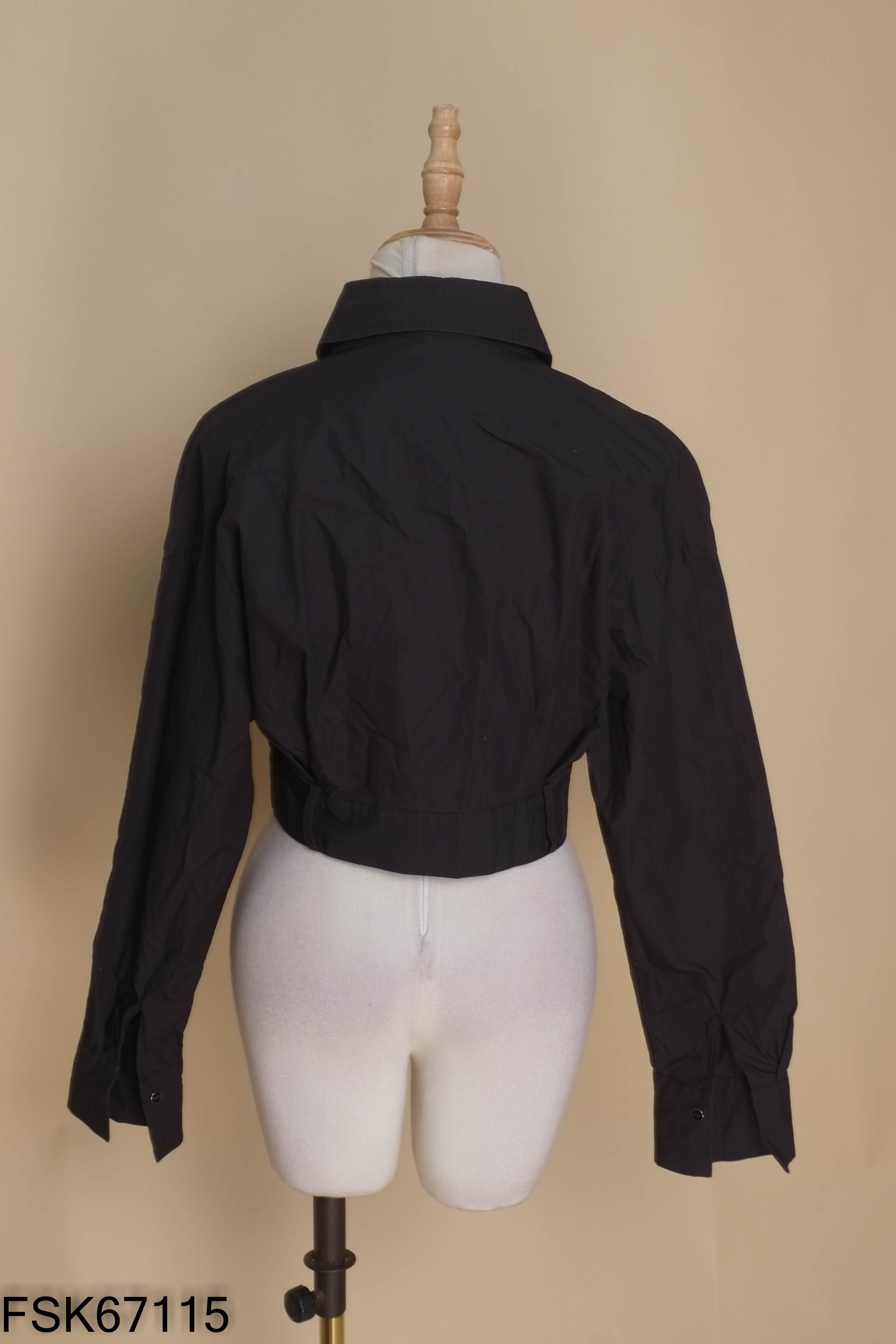 Áo sơ mi đen ARIOSE croptop