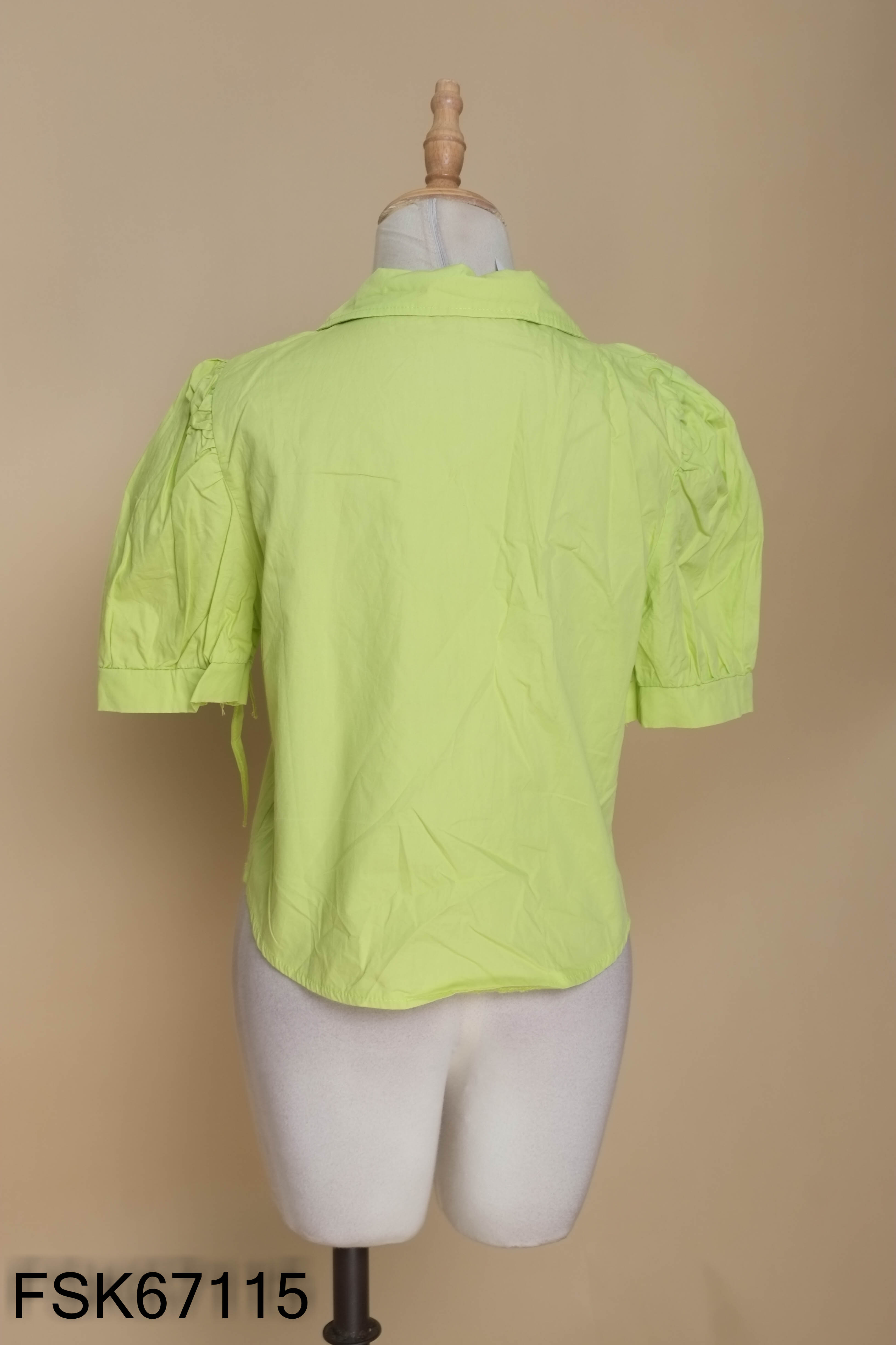 Áo sơ mi xanh neon phối kiểu