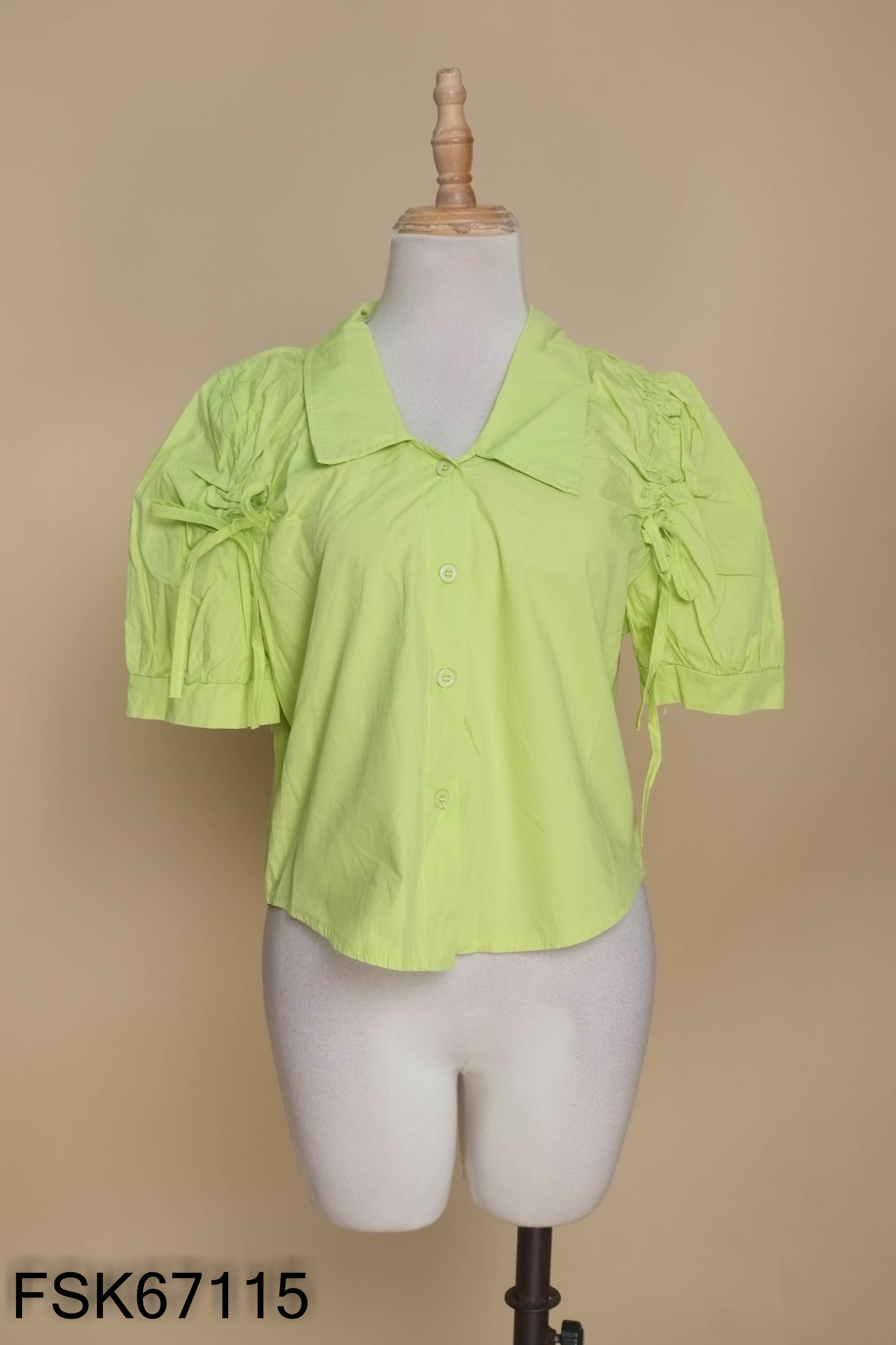 Áo sơ mi xanh neon phối kiểu