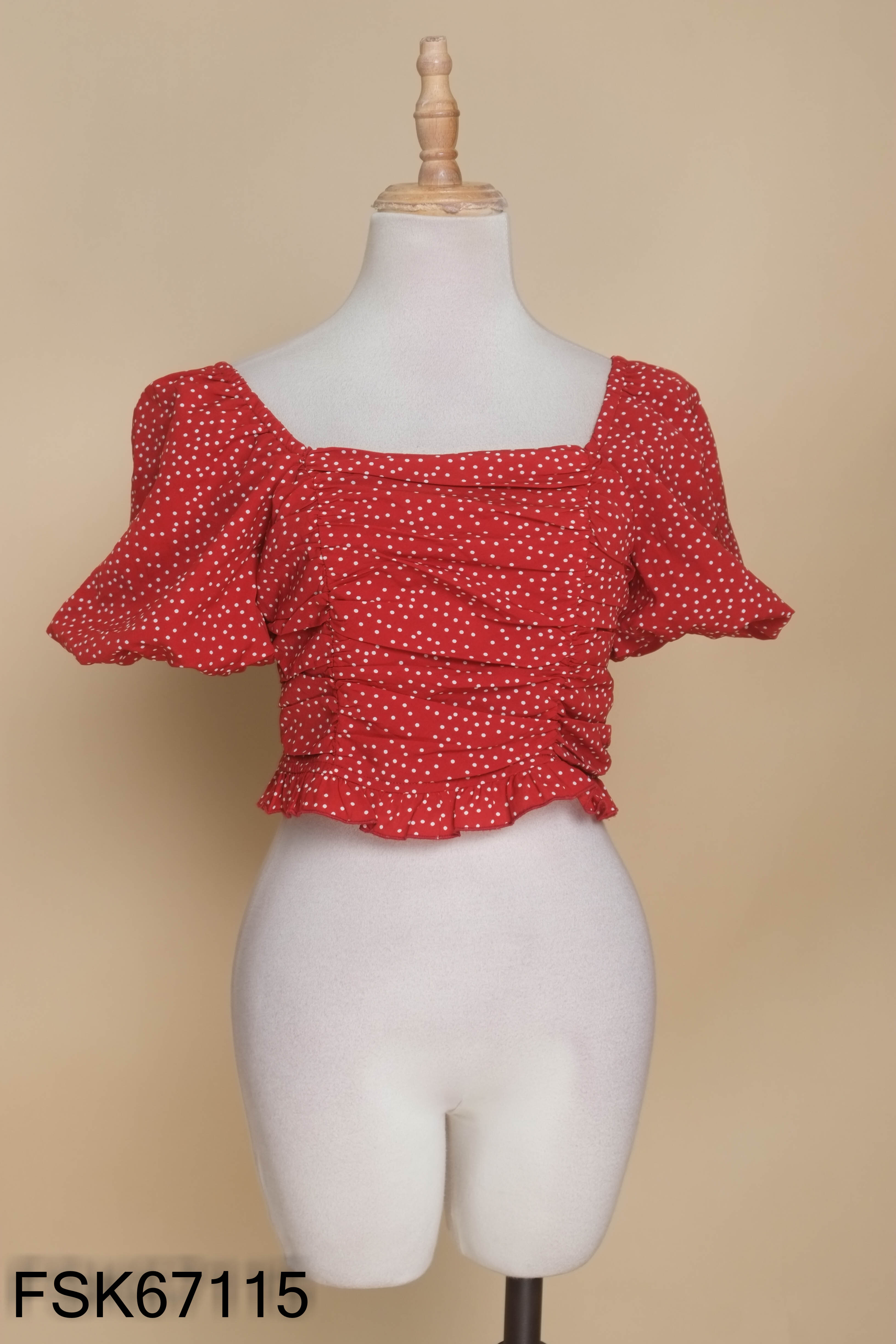 Áo croptop đỏ chấm bi trắng nhún