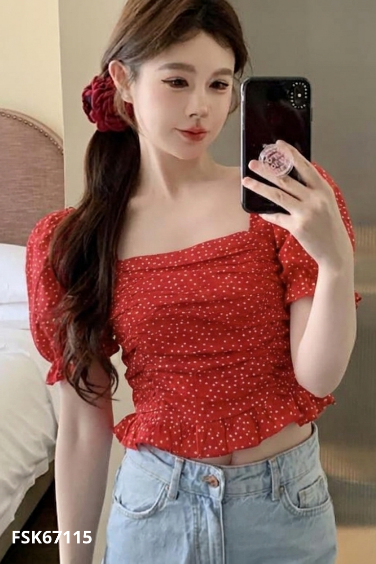 Áo croptop đỏ chấm bi trắng nhún