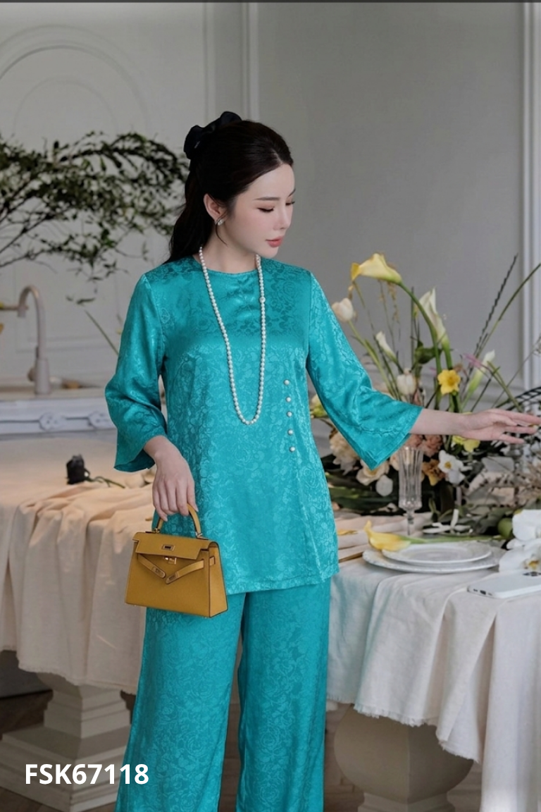 Áo gấm xanh họa tiết chìm đính ngọc