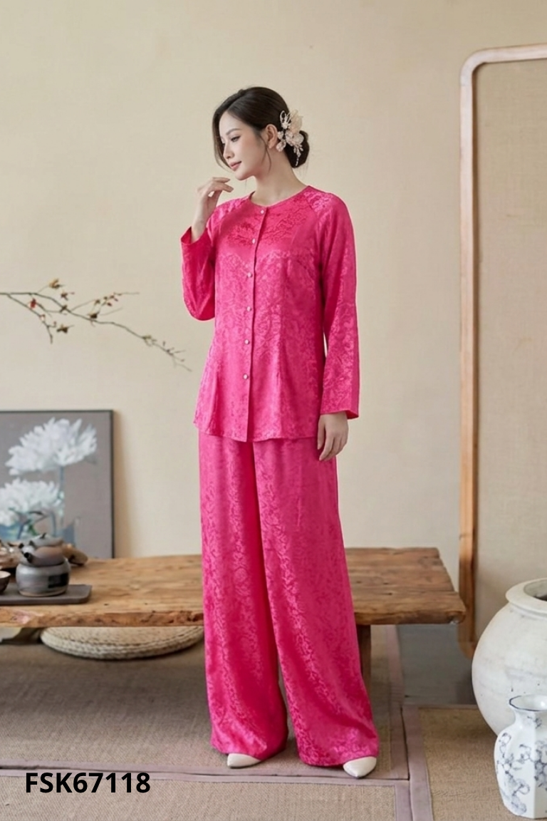 Áo gấm hồng họa tiết hoa chìm cúc ngọc