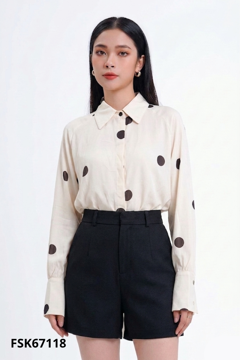 Áo sơ mi kem chấm bi to