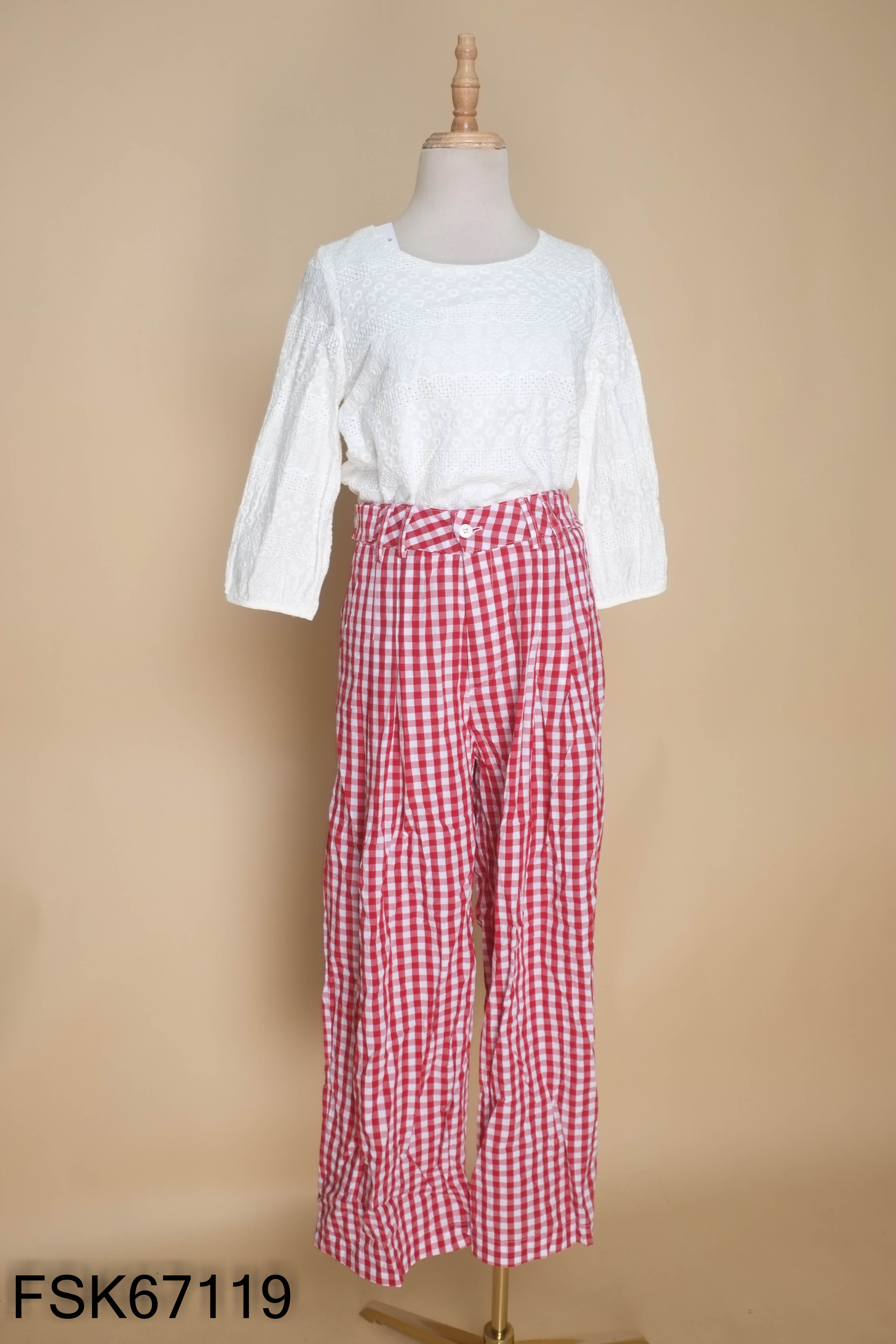 Set áo trắng+quần kẻ đỏ