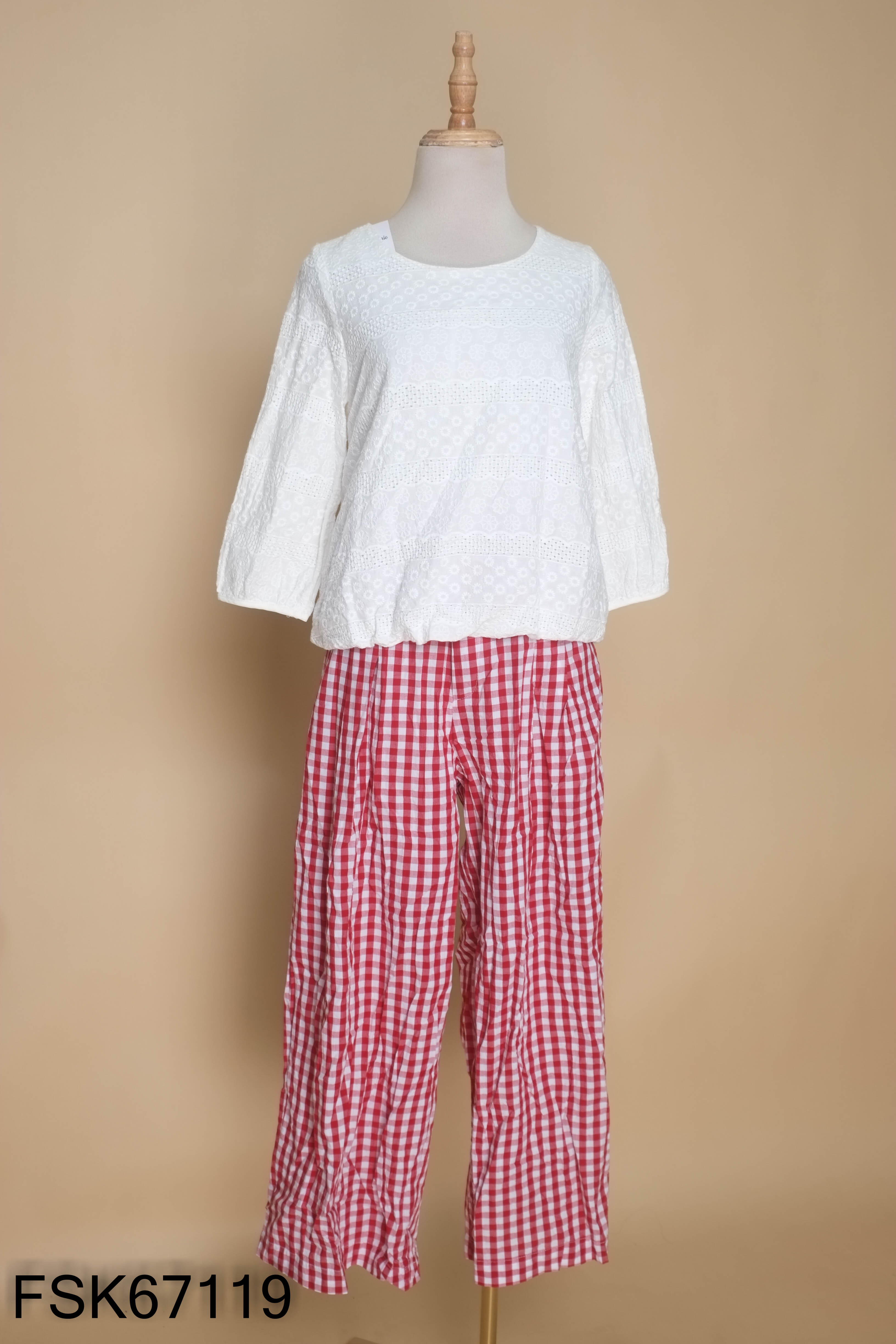 Set áo trắng+quần kẻ đỏ
