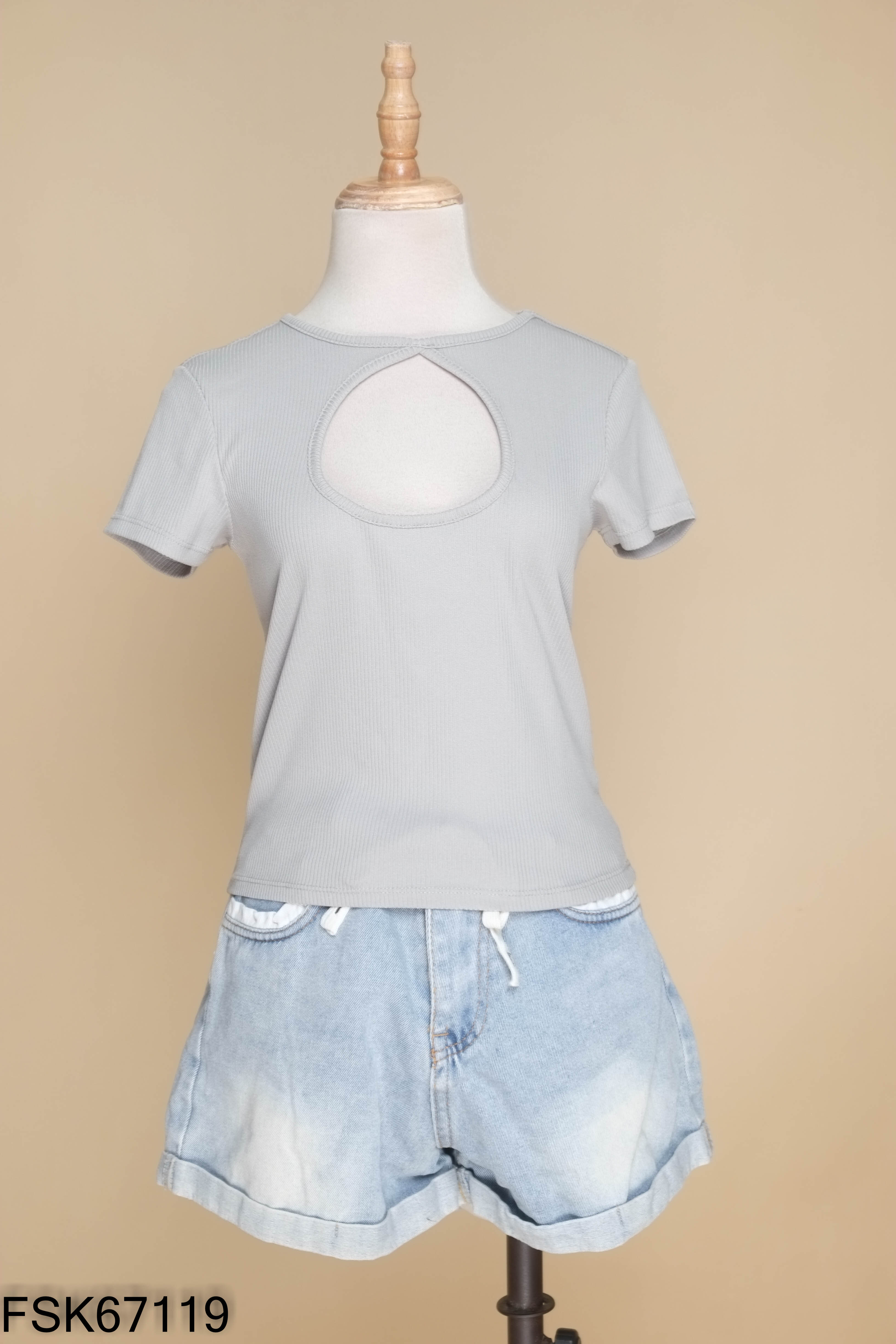 SET áo xanh khoét ngực+ quần shorts jeans xanh