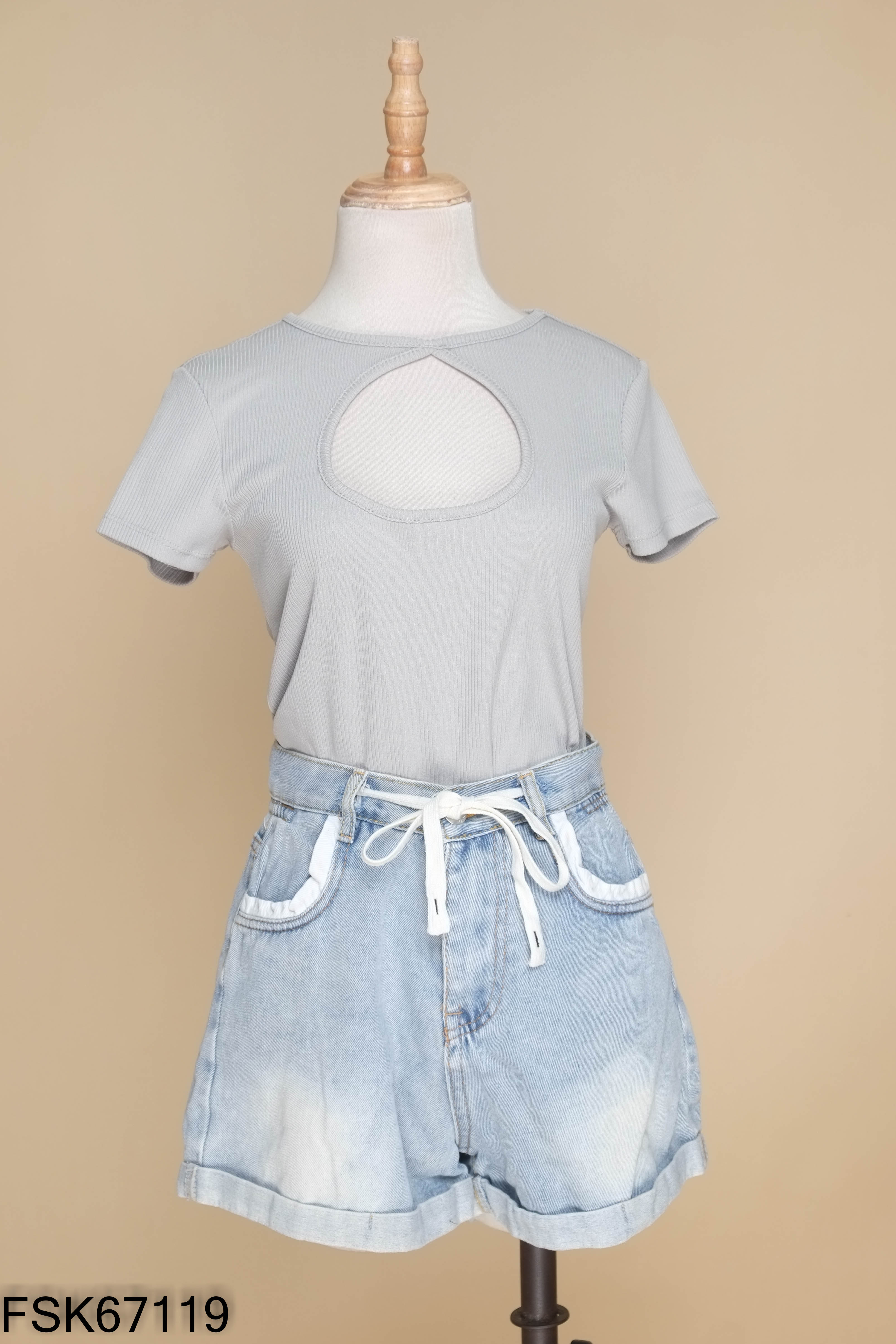 SET áo xanh khoét ngực+ quần shorts jeans xanh