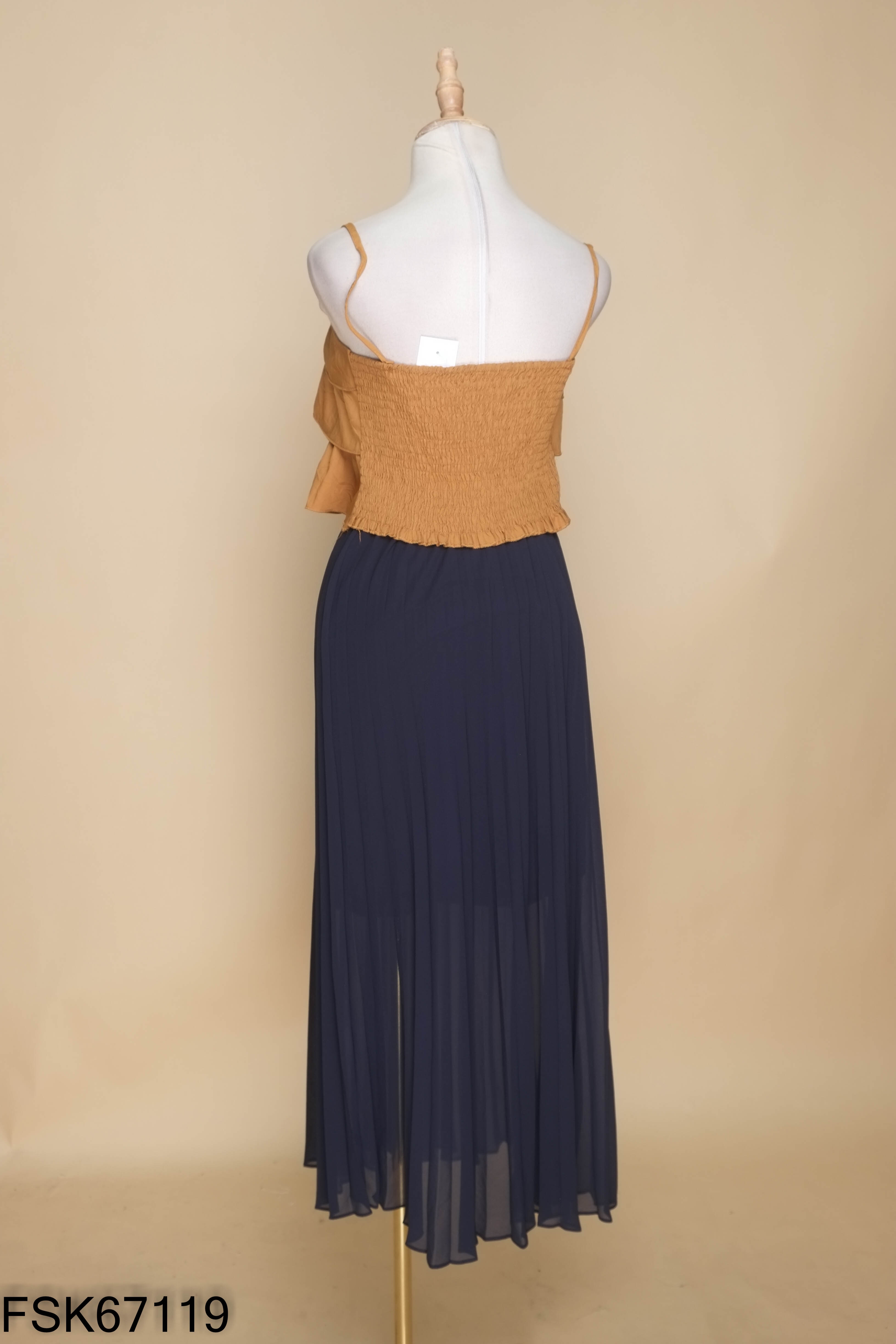 SET áo 2 dây nâu+ chân váy UNIQLO xanh