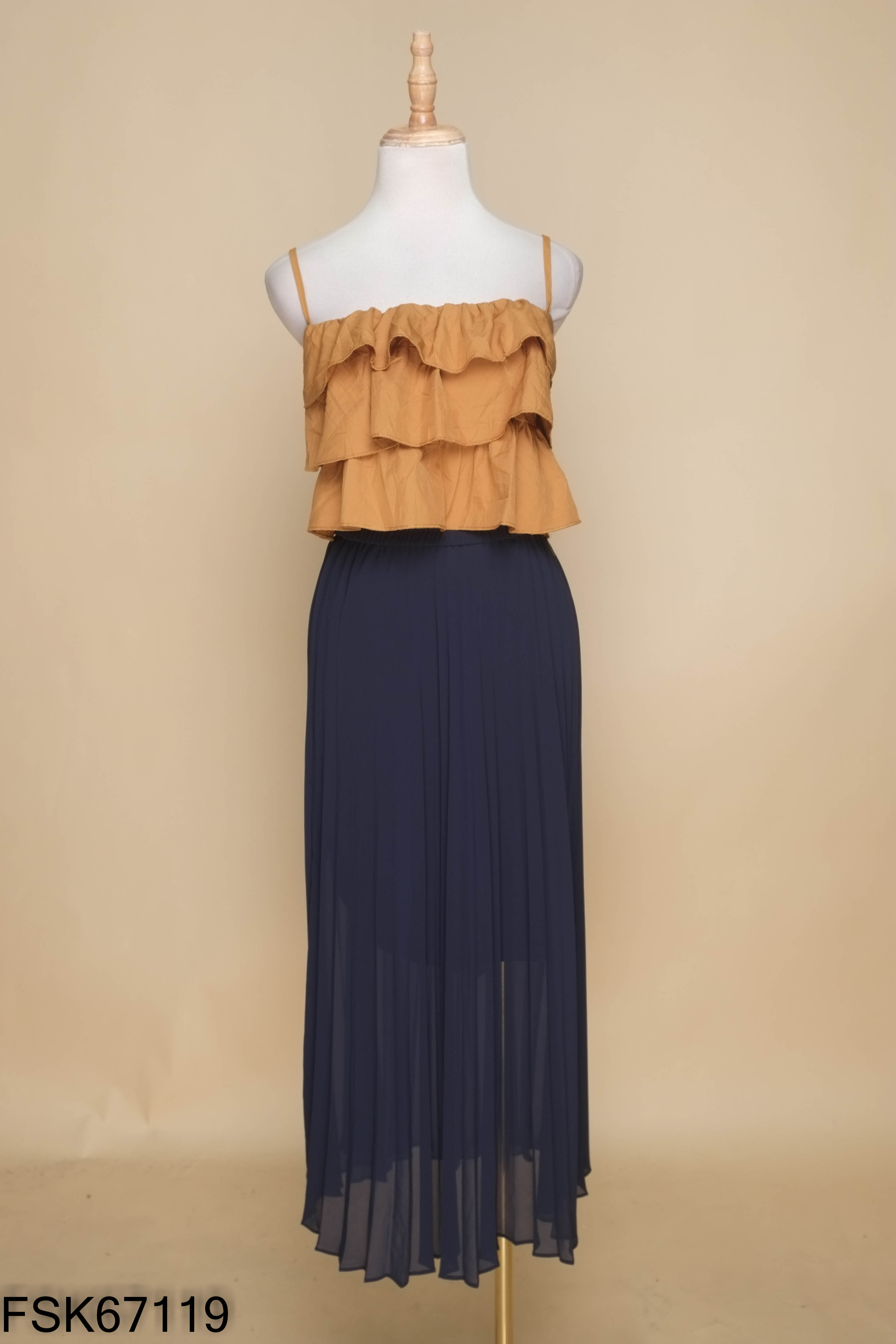 SET áo 2 dây nâu+ chân váy UNIQLO xanh